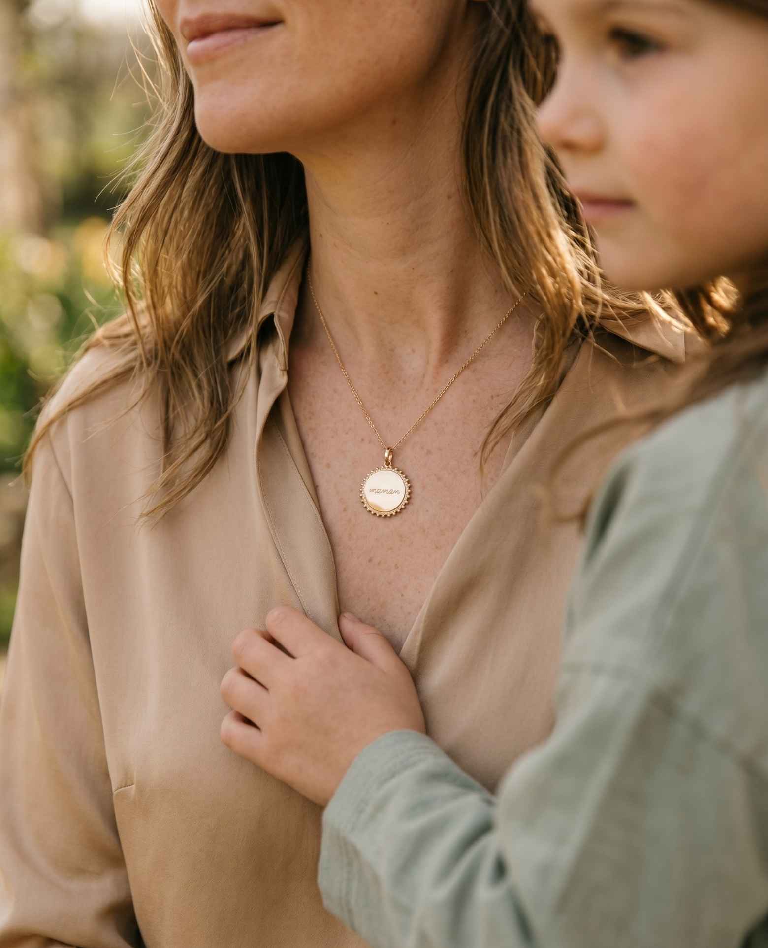 Collier médaille Maman