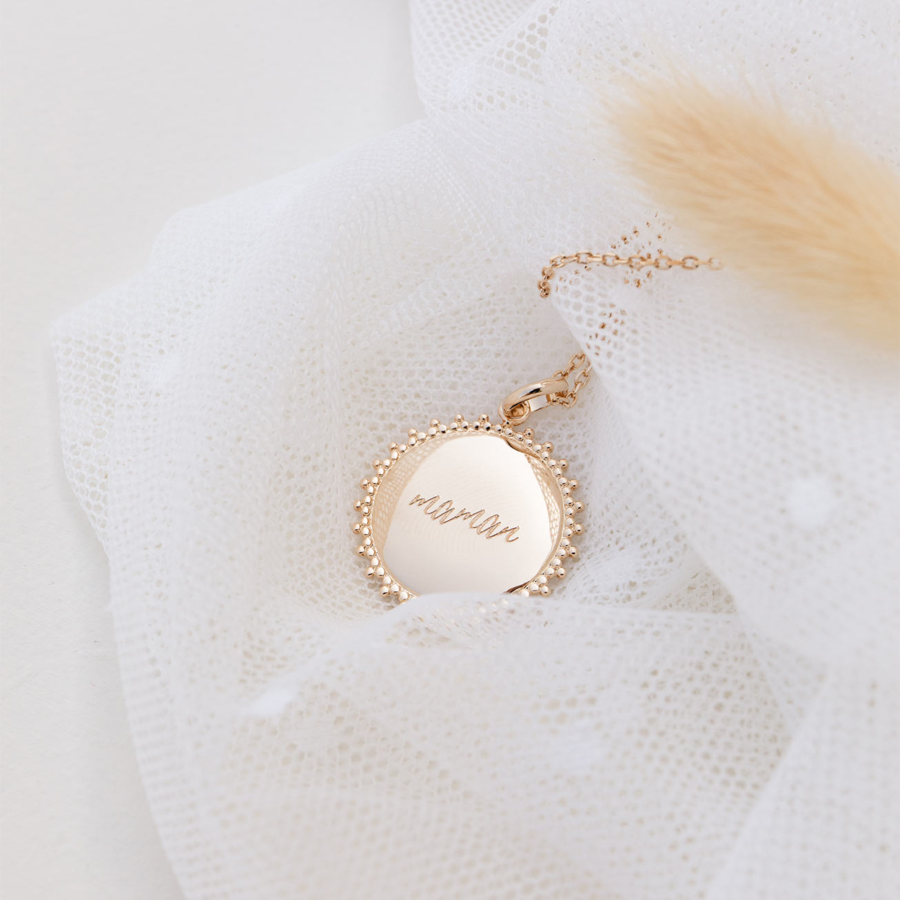Collier médaille Maman