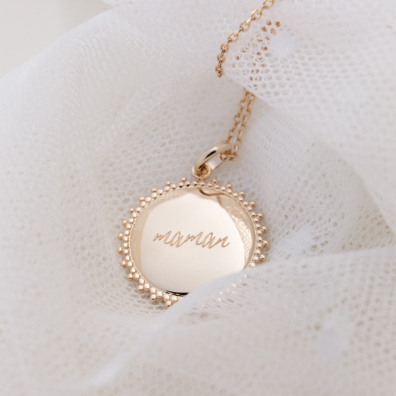 Collier médaille Maman