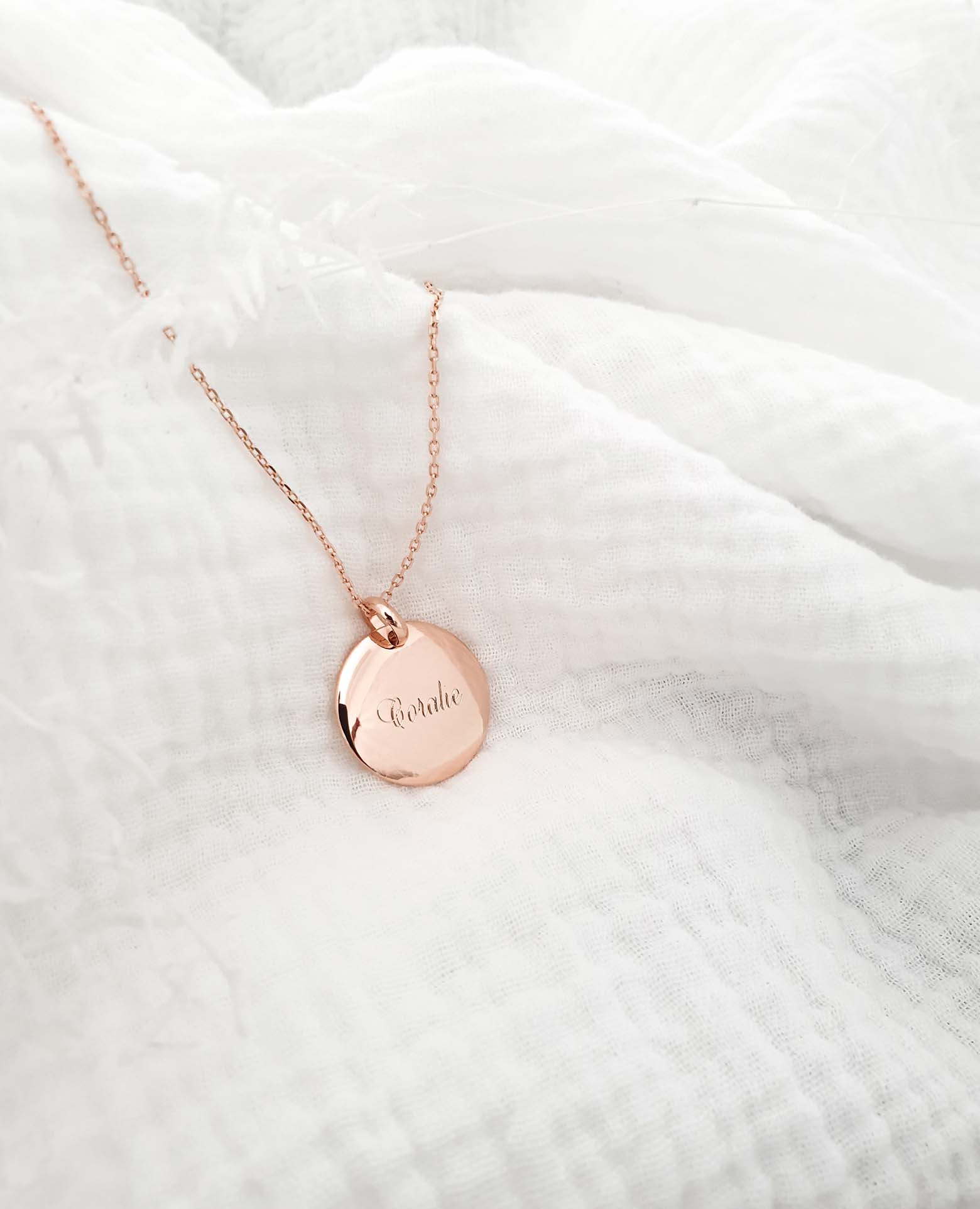 Collier médaille bombée prénom Or rose