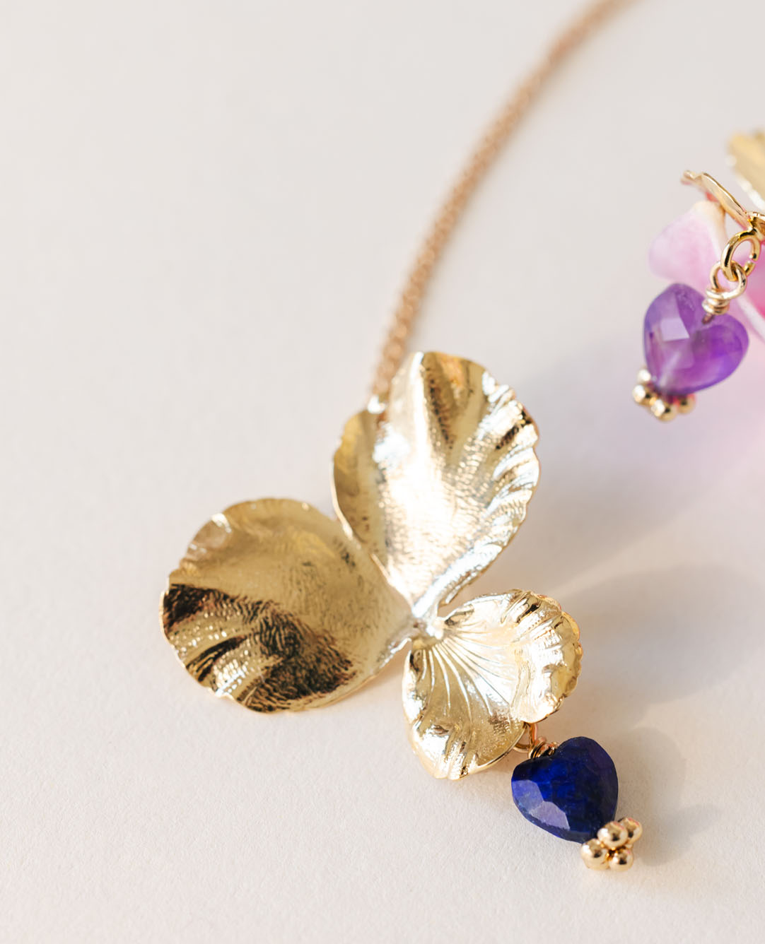 Collier Pensée MM + coeur lapis