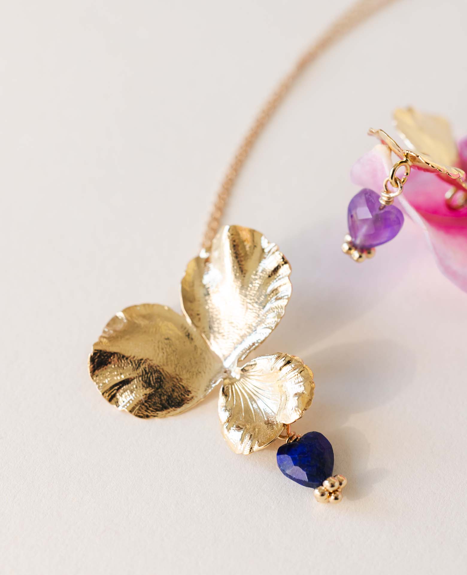 Collier Pensée MM + coeur lapis