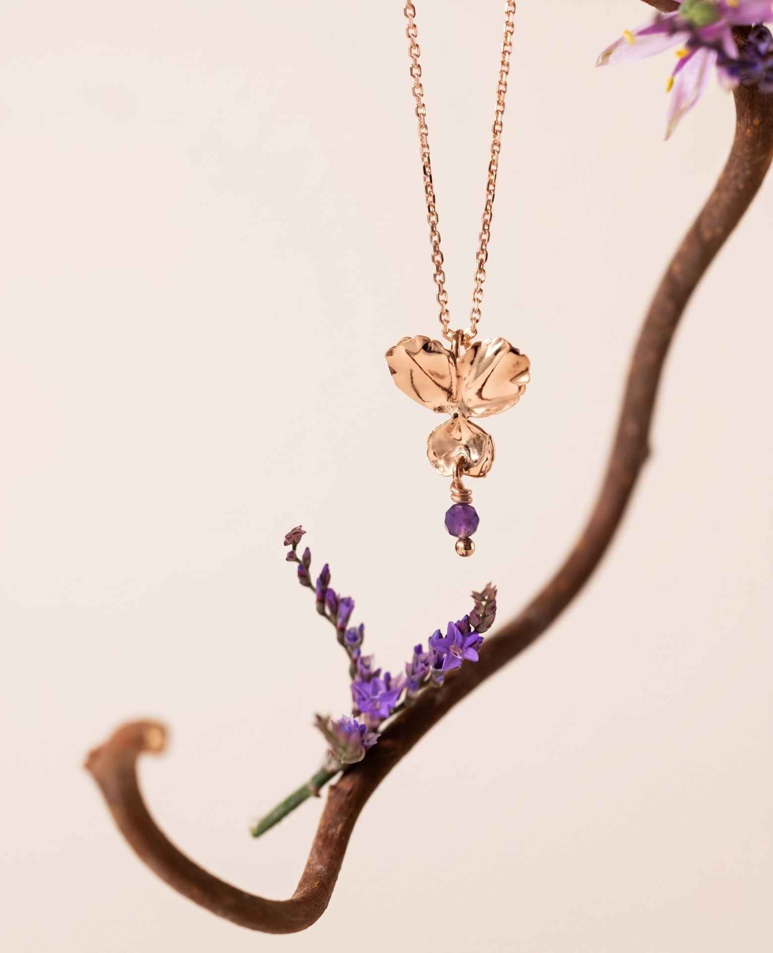 Pendentif fleur <i>Pensée</i> et pierre d'améthyst