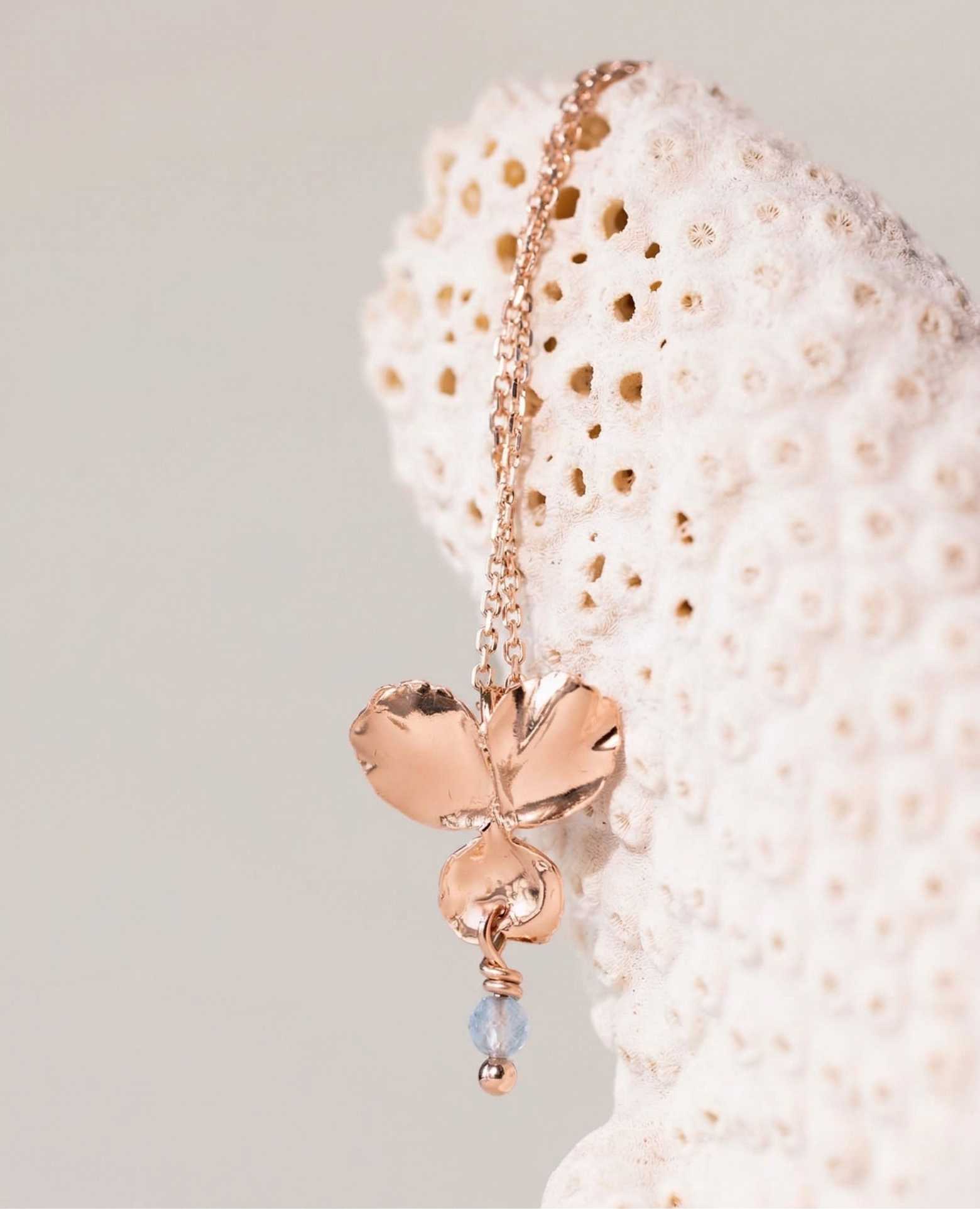 Collier fleur <i>Pensée</i> de naissance Aigue-mar
