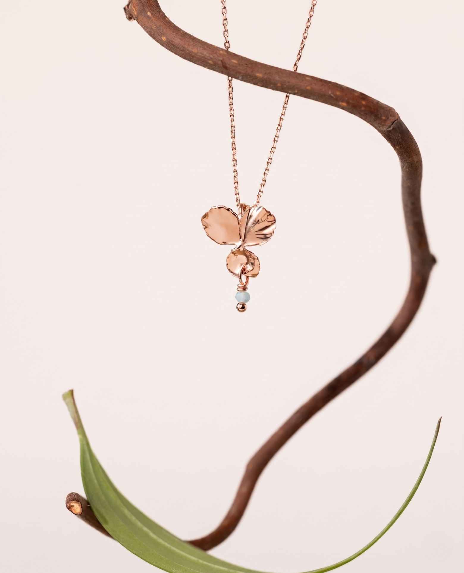 Pendentif <i>Pensée</i> fleur et pierre d'Emeraude