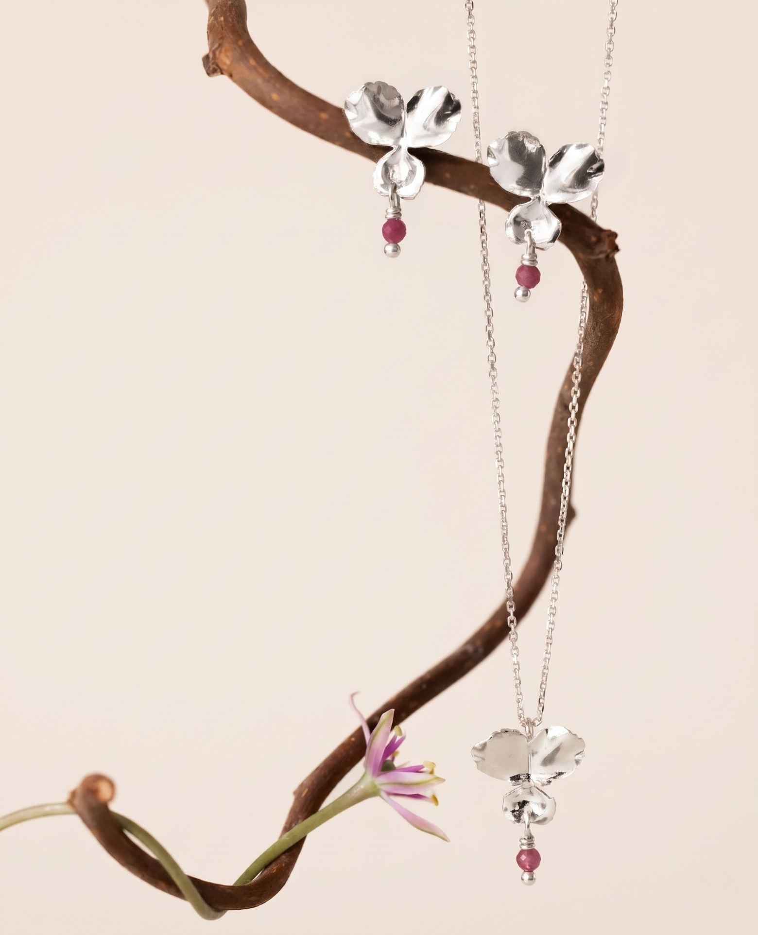 Collier Rubis <i>Pensée</i> pierre de naissance