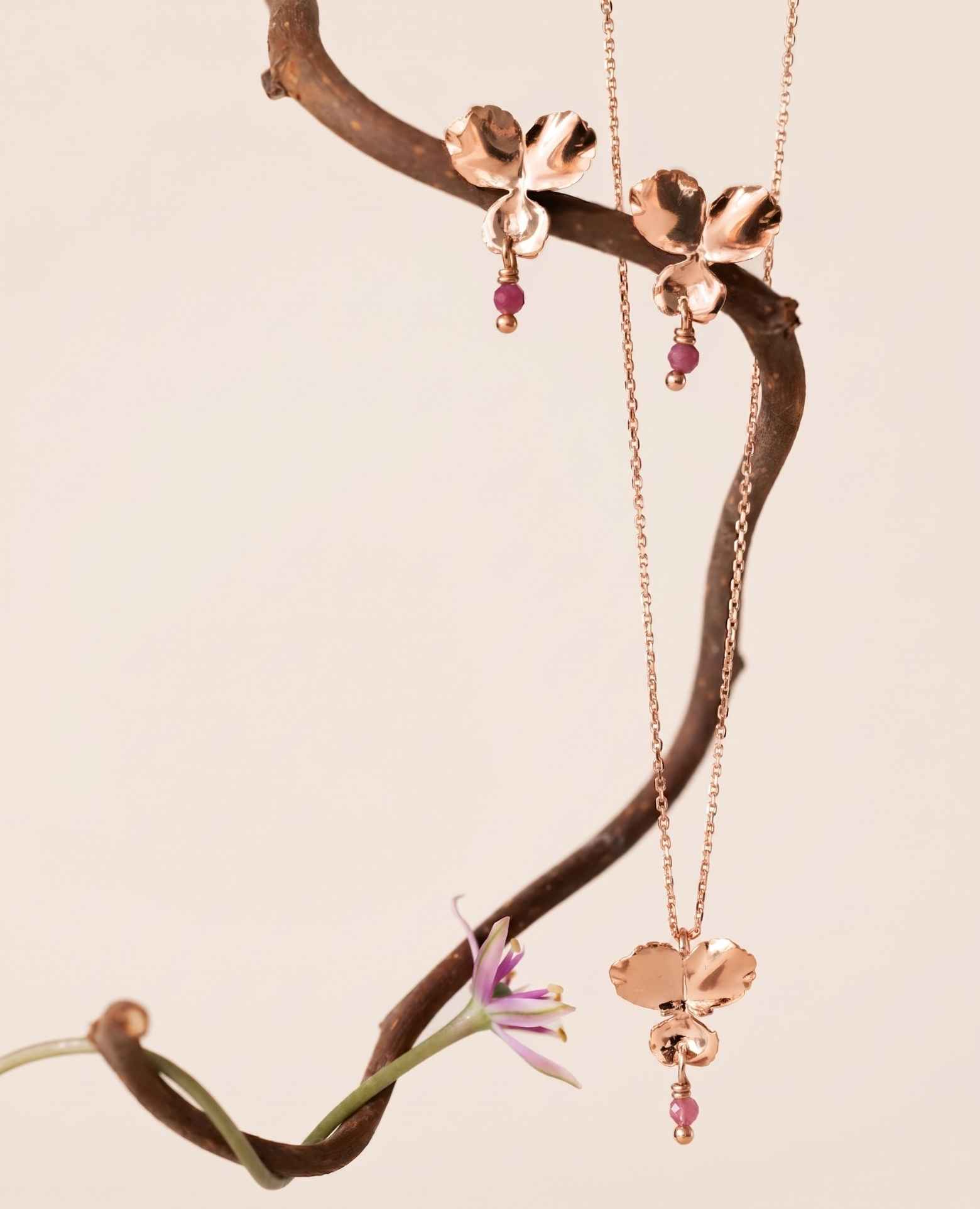 Collier Rubis <i>Pensée</i> pierre de naissance