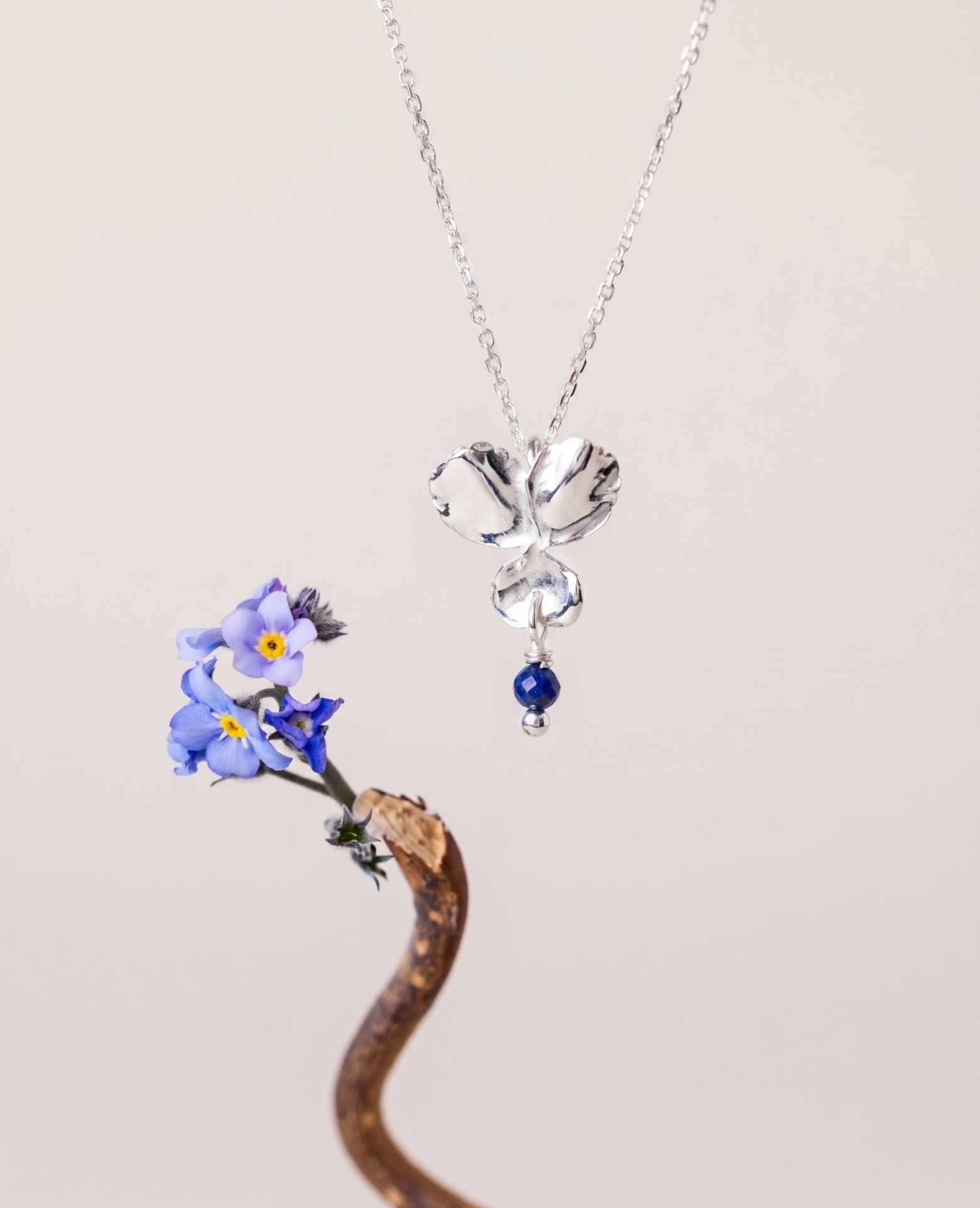 Collier pierre de lapis lazuli <i>Pensée</i>