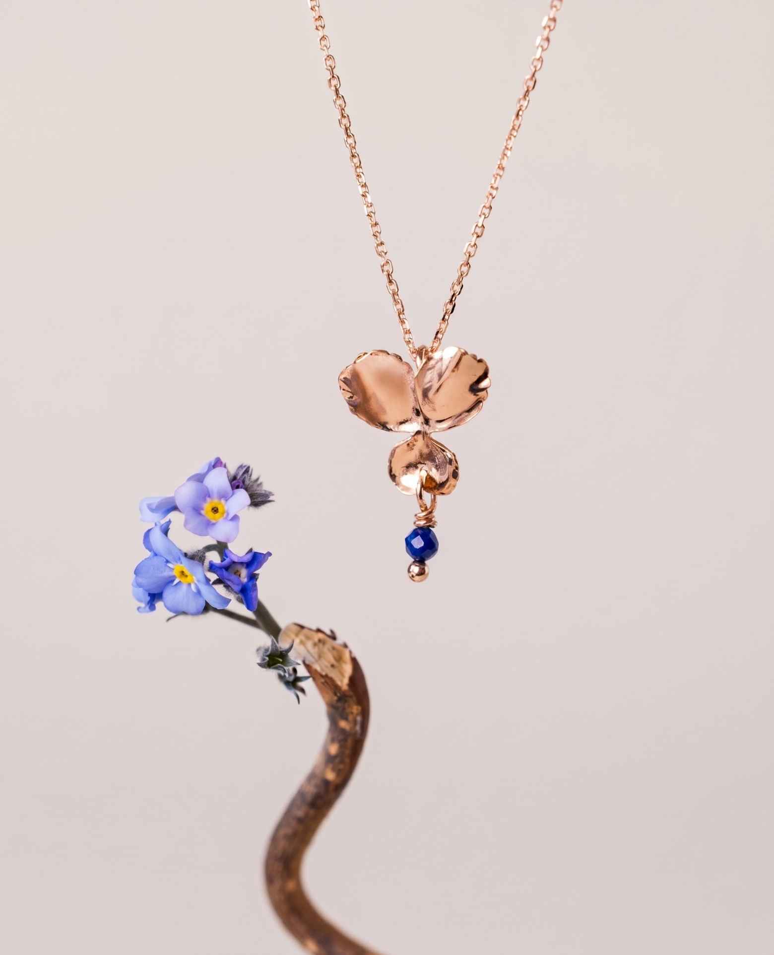 Collier pierre de lapis lazuli <i>Pensée</i>