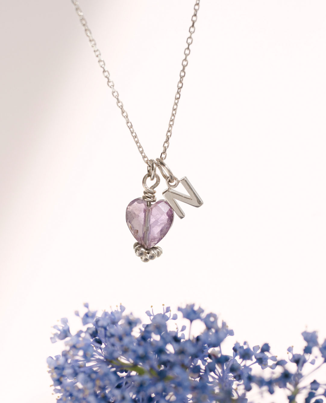 Collier initiale argent et pierre améthyste cœur