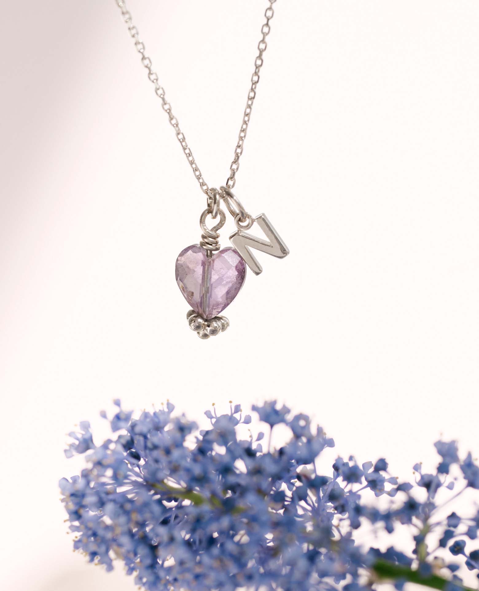Collier initiale argent et pierre améthyste cœur