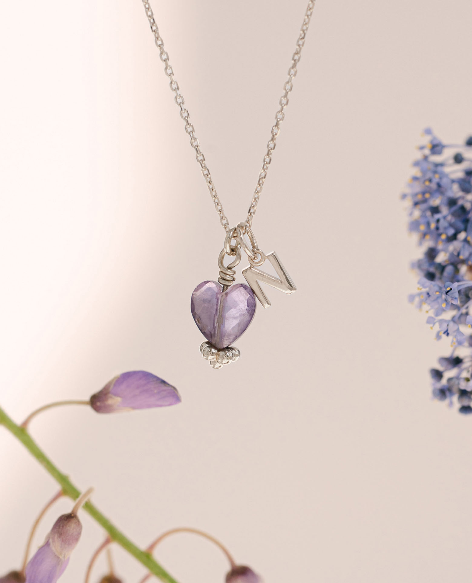 Collier initiale argent et pierre améthyste cœur