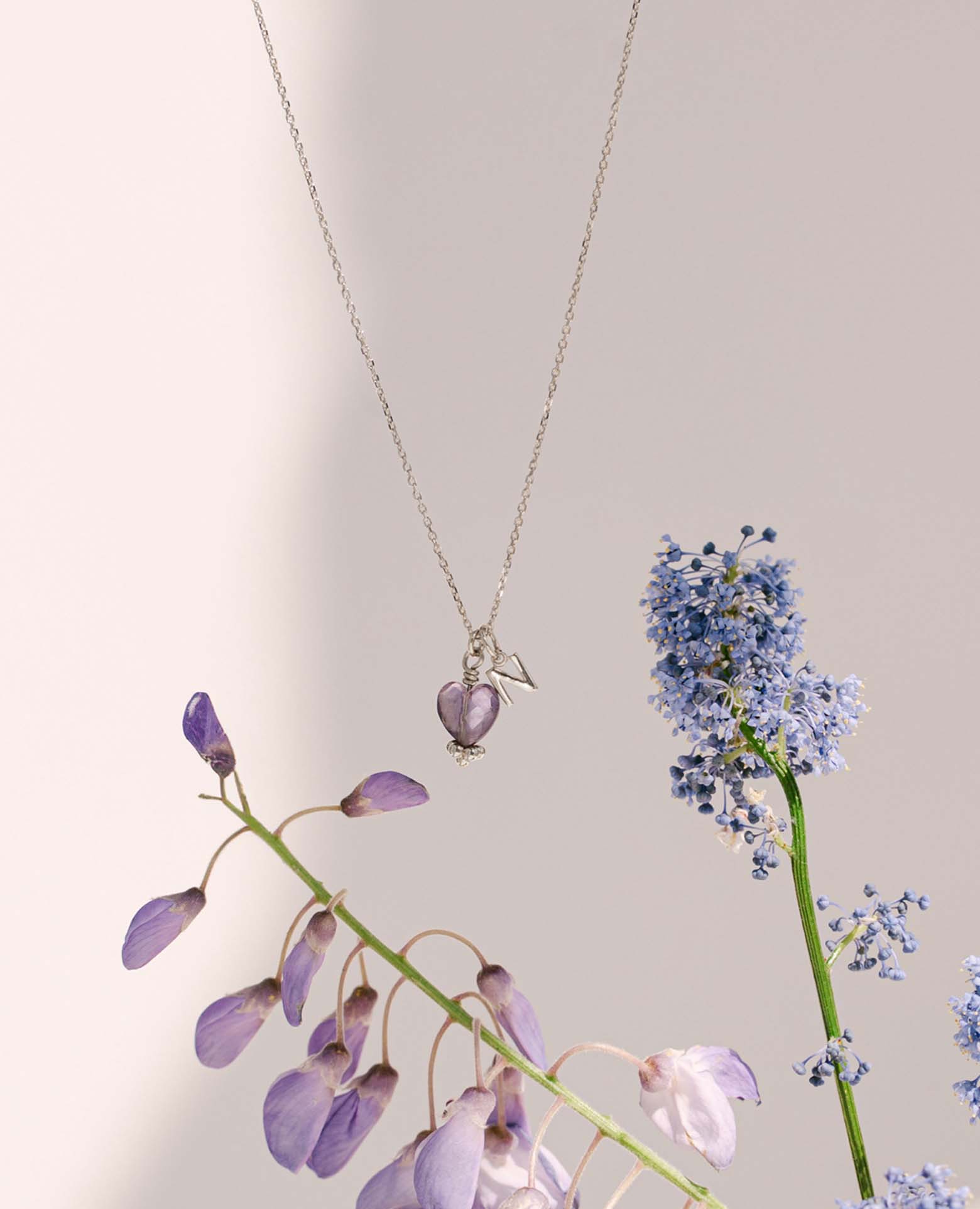 Collier initiale argent et pierre améthyste cœur