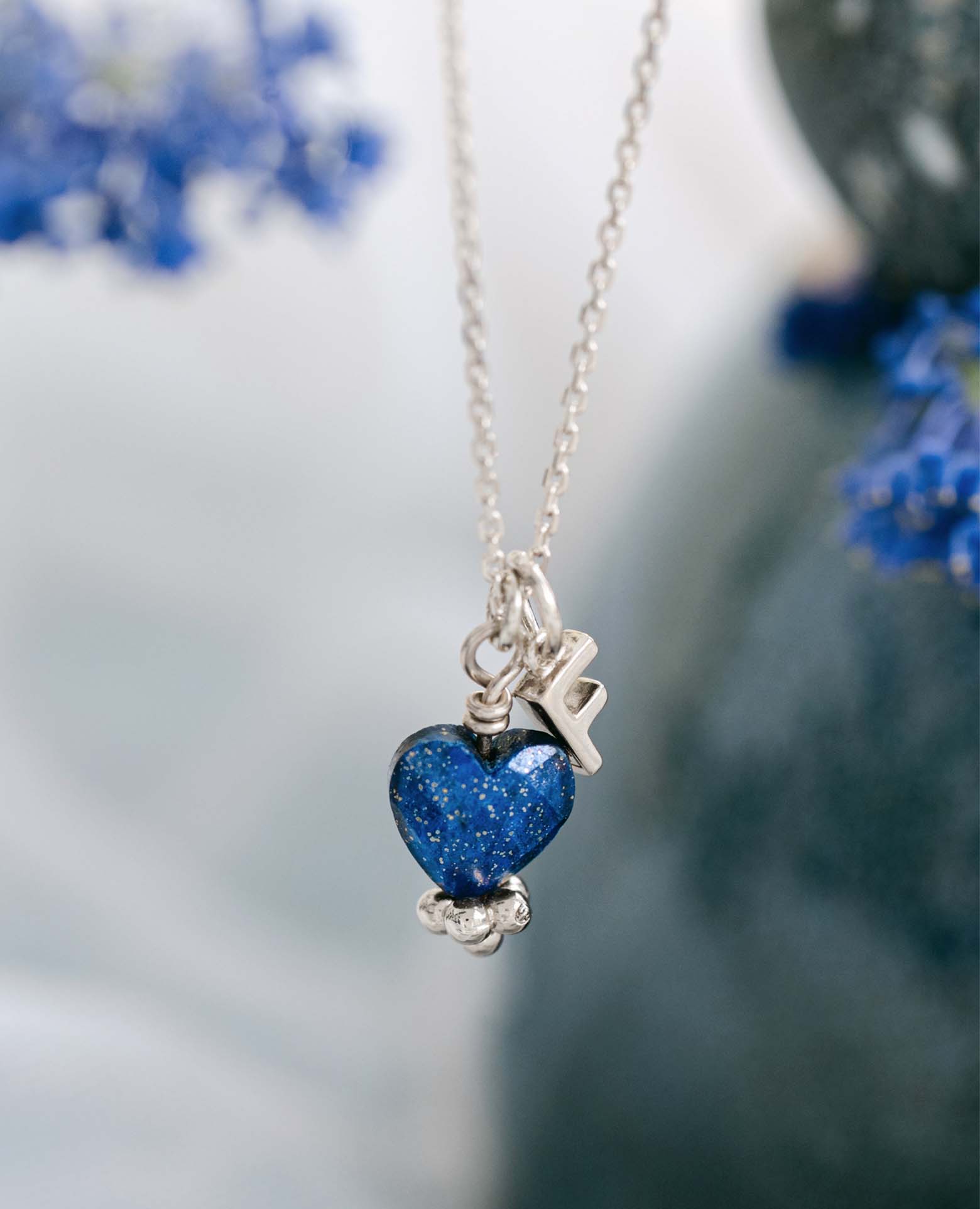 Pendentif lettrine argent et pierre <i>lapis coeur