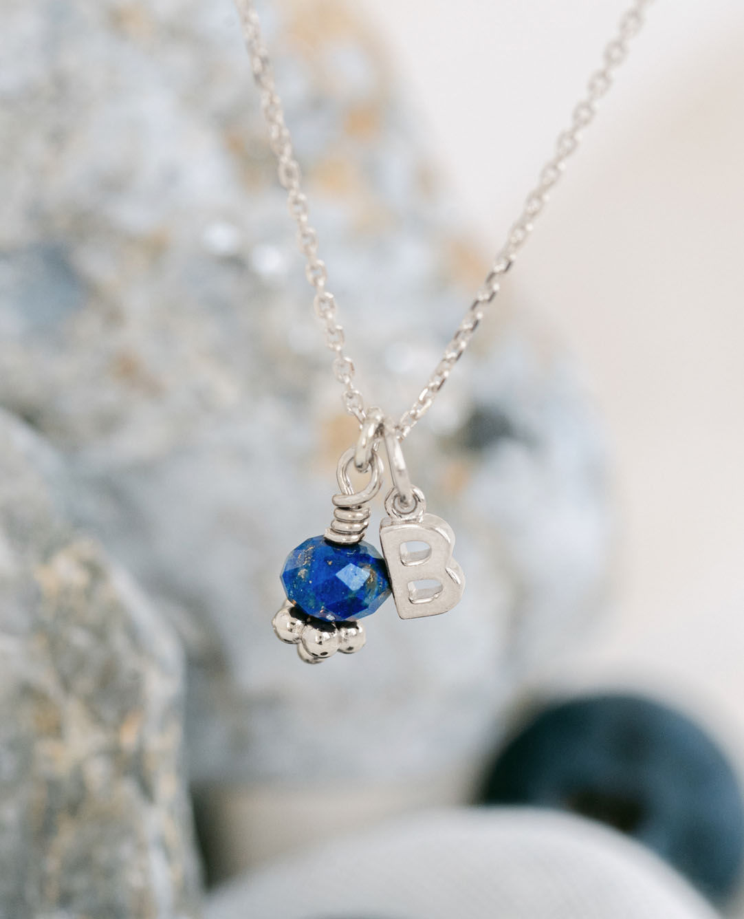 Pendentif initiale ARG et sa Lapis lazuli