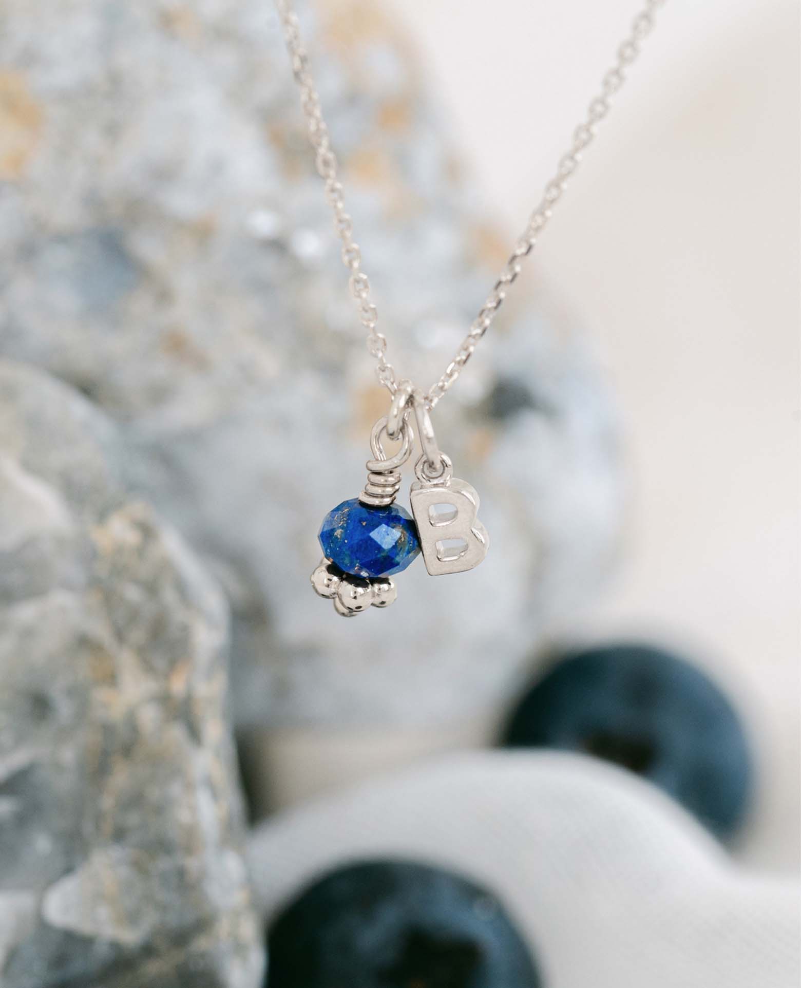 Pendentif initiale ARG et sa Lapis lazuli