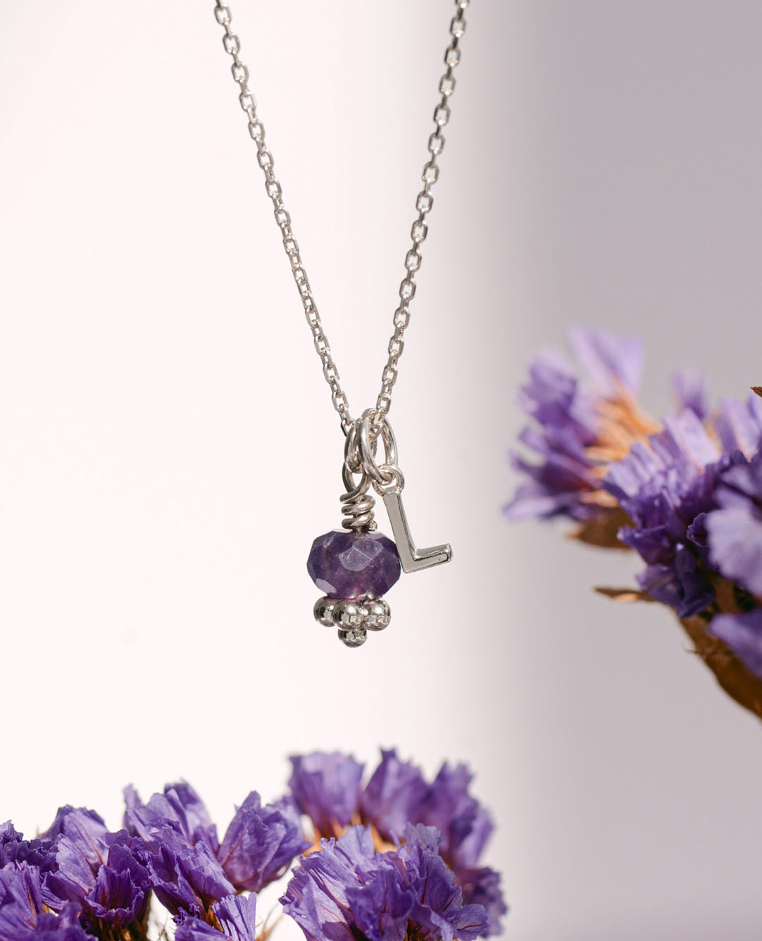 Pendentif initiale personnalisé <i>Améthyste</i> a