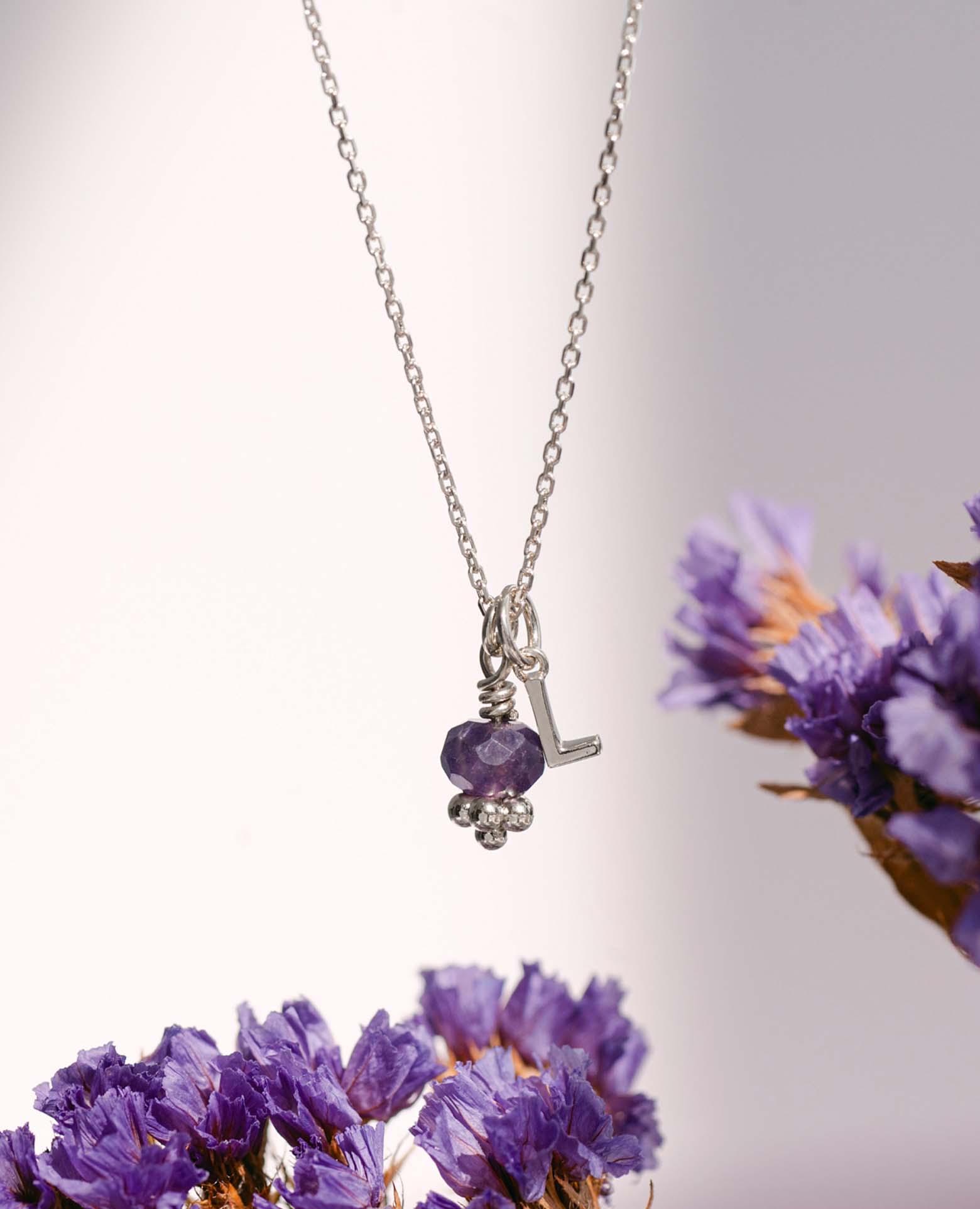 Pendentif initiale personnalisé <i>Améthyste</i> a