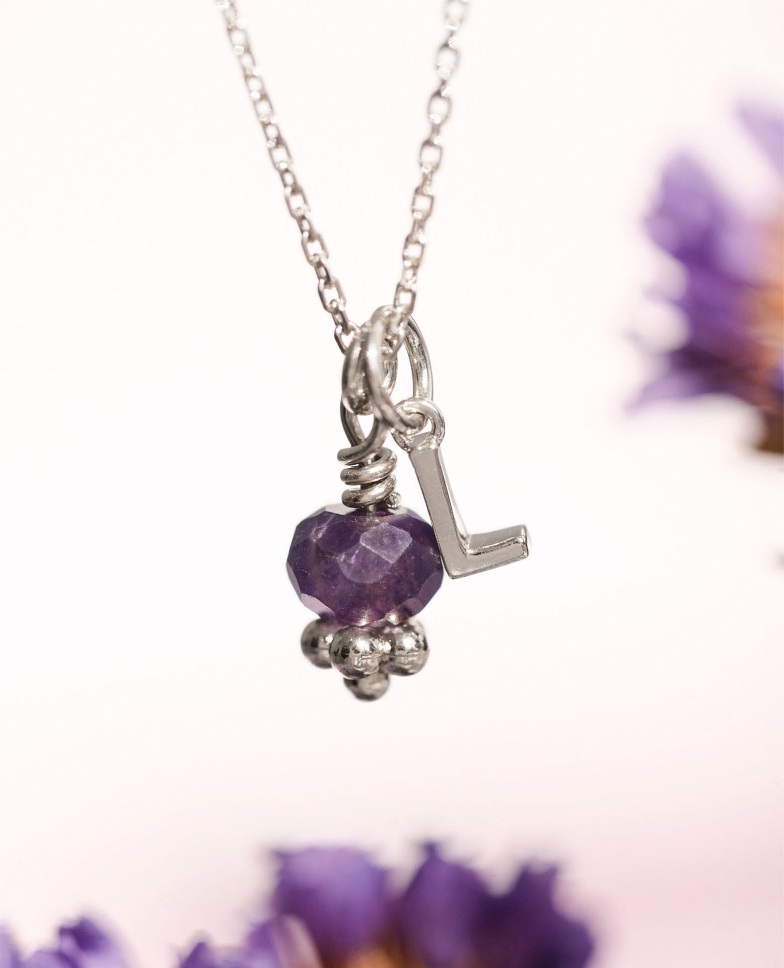 Pendentif initiale personnalisé <i>Améthyste</i> a