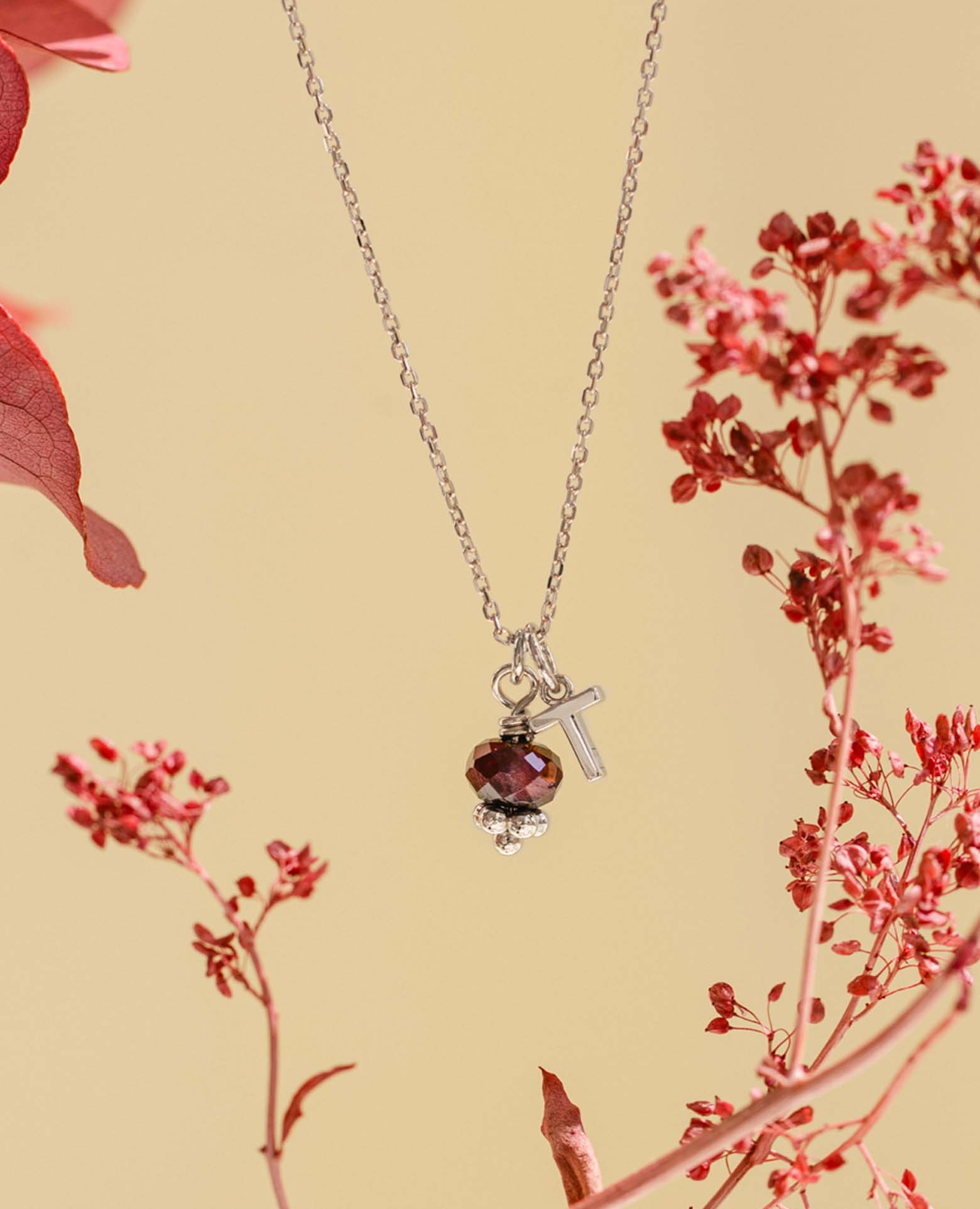 Pendentif personnalisé <i>Grenat</i> et initiale a