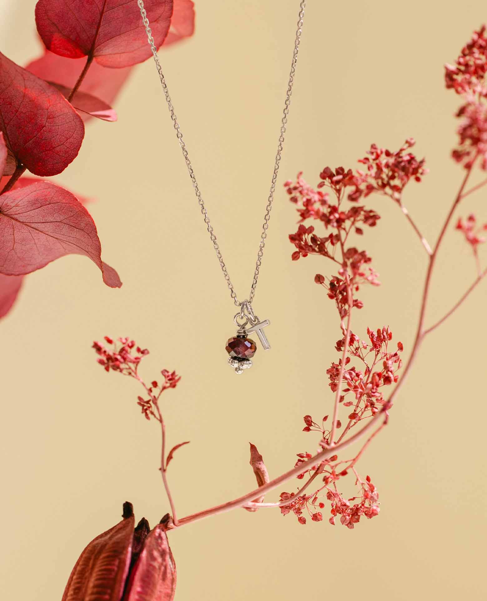 Pendentif personnalisé <i>Grenat</i> et initiale a