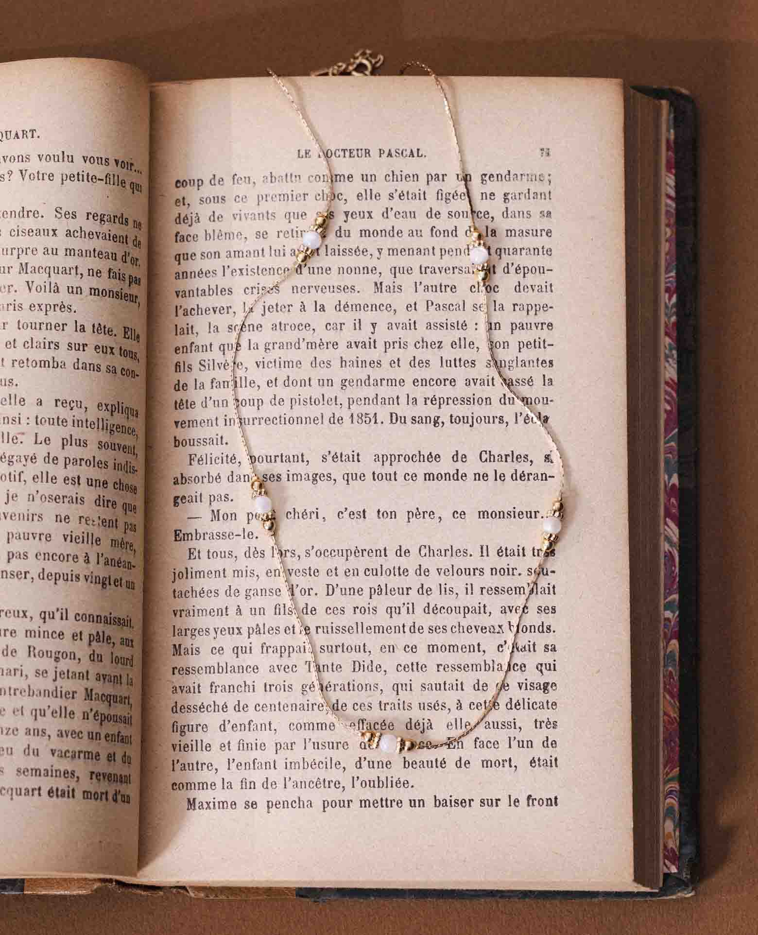 Collier Pierre de naissance Nacre