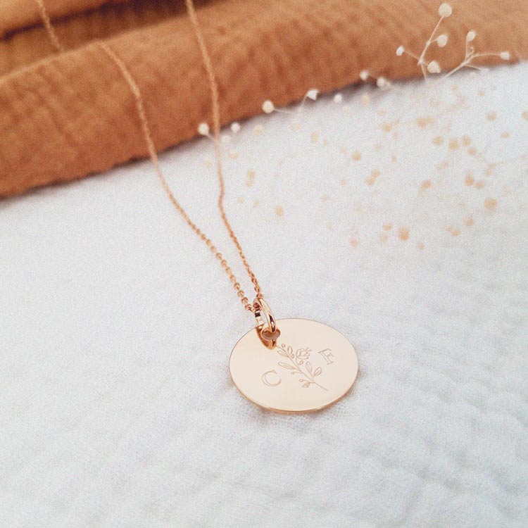 Médaille plate initiales fleuries