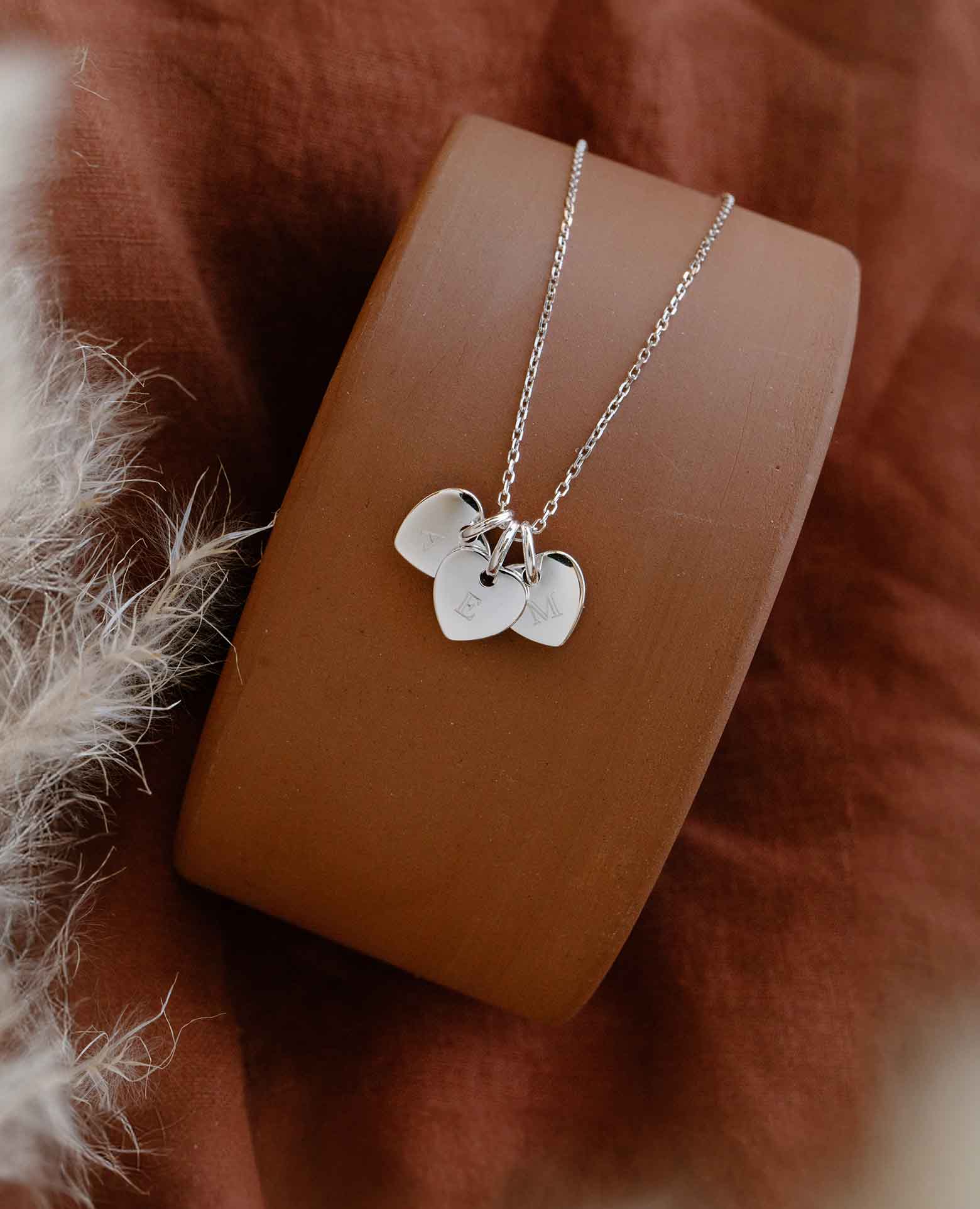 Sasha Riddle Colliers Collier Sasha 3 petits cœurs initiales argent - Aismée