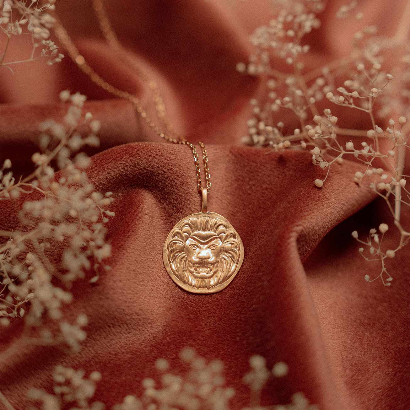 Collier médaille Lion