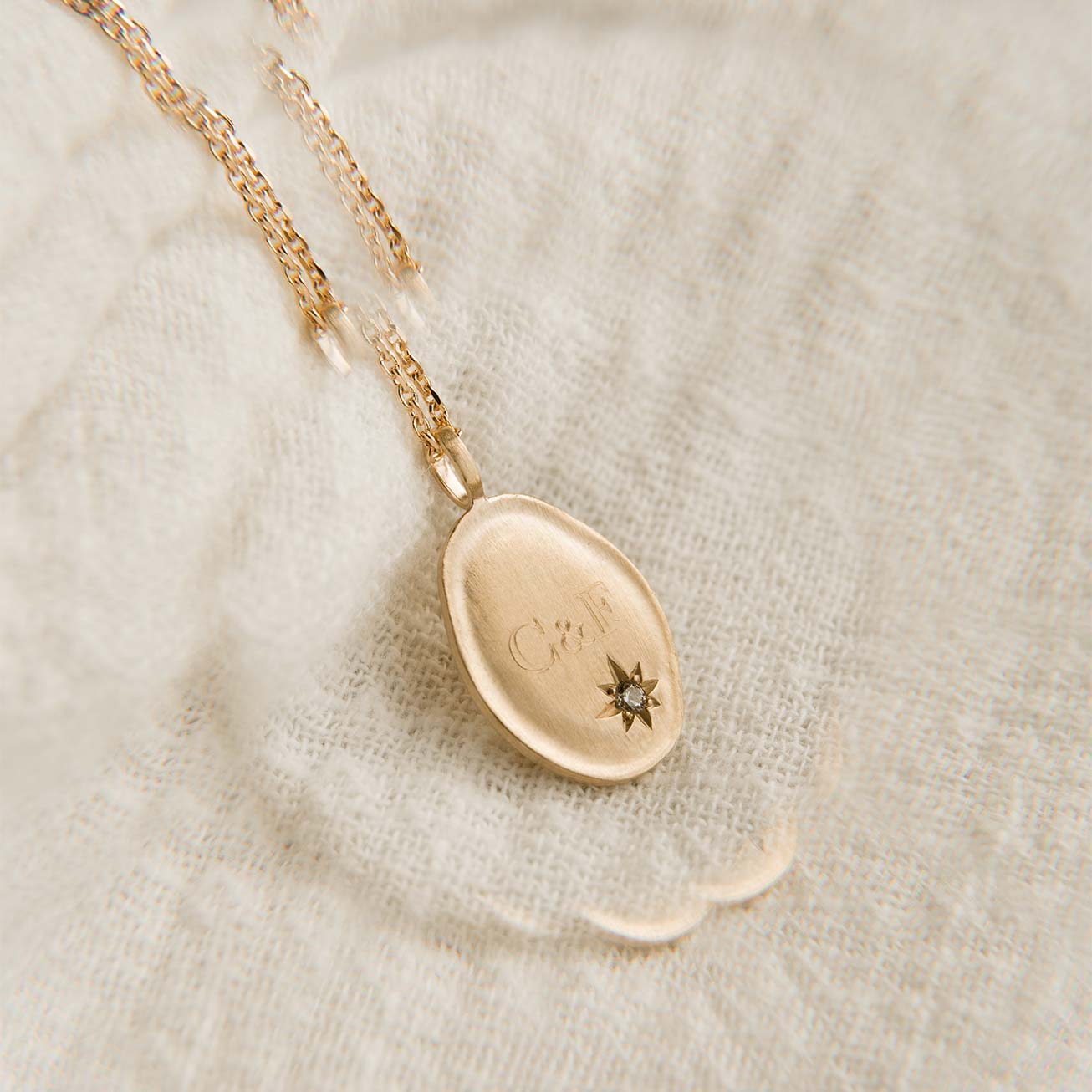 Médaille brossé zircon ovales initiales