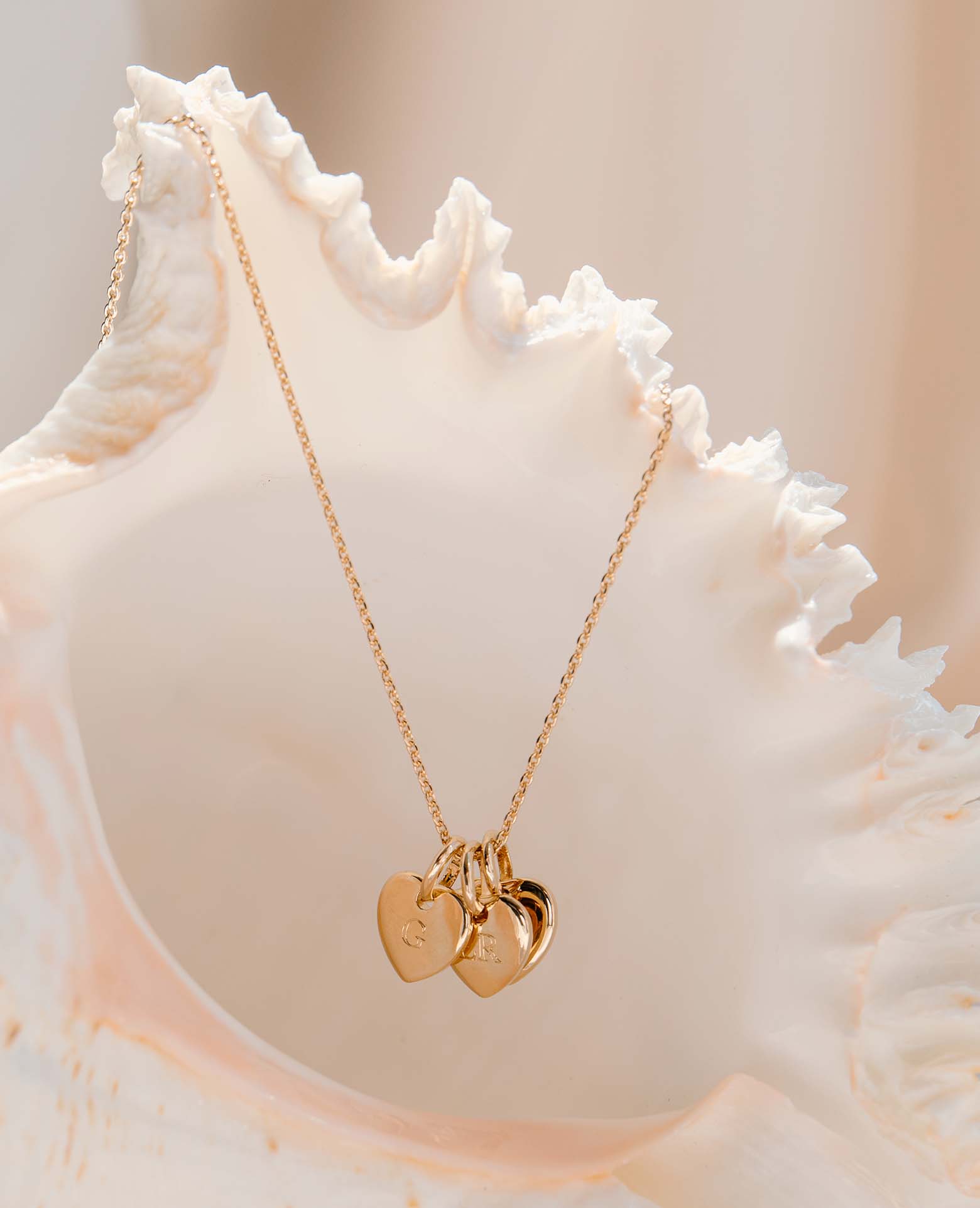 Sasha Riddle Colliers Collier Sasha 3 petits cœurs initiales or - Aismée