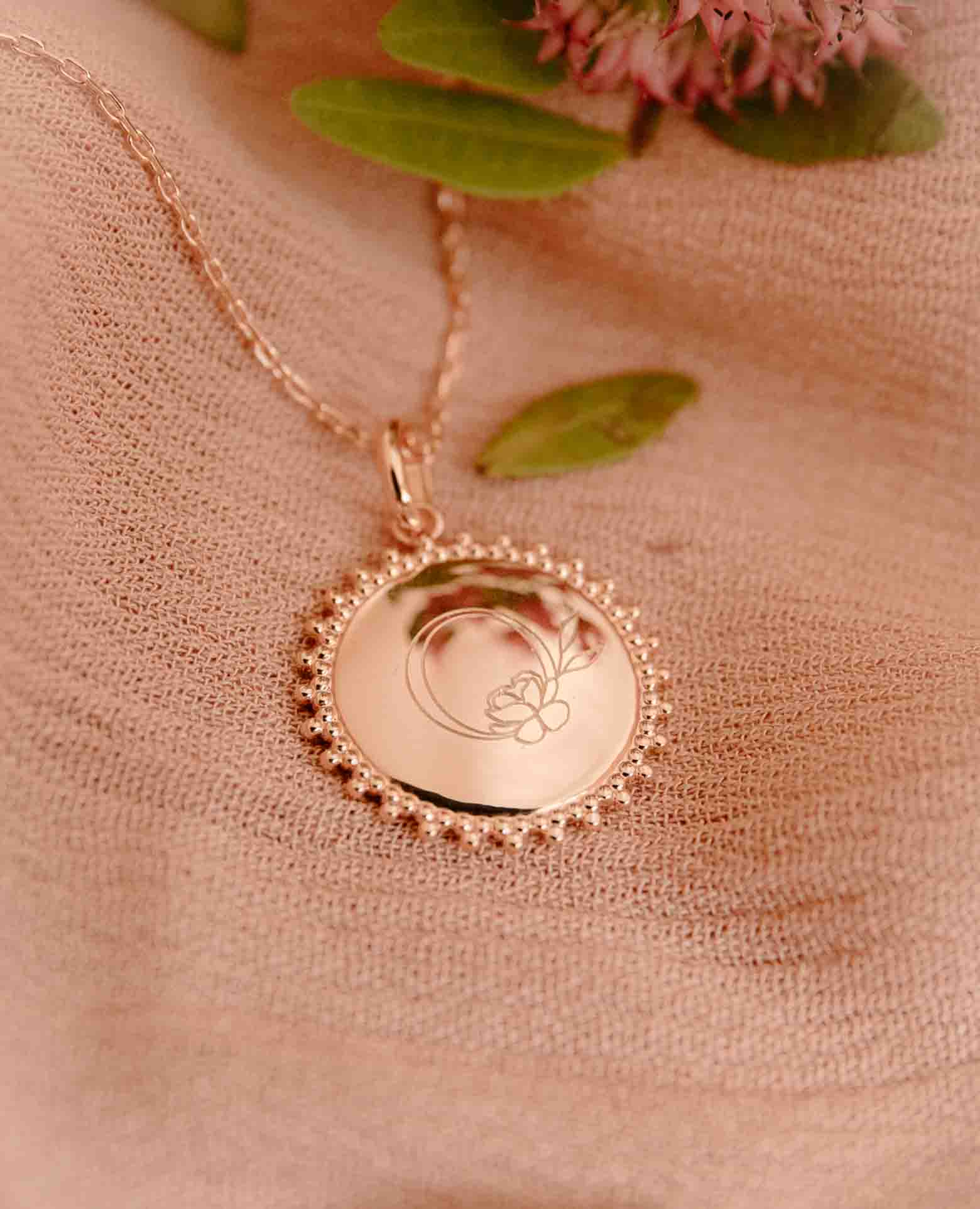 Collier personnalisé Feliz rose Initiale florale