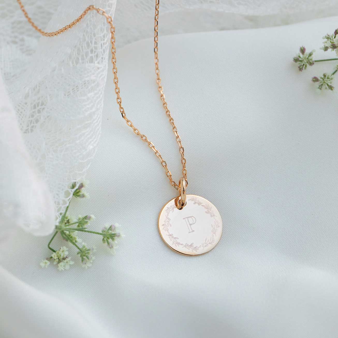 Médaille bapteme personnalisée couronne feuille in