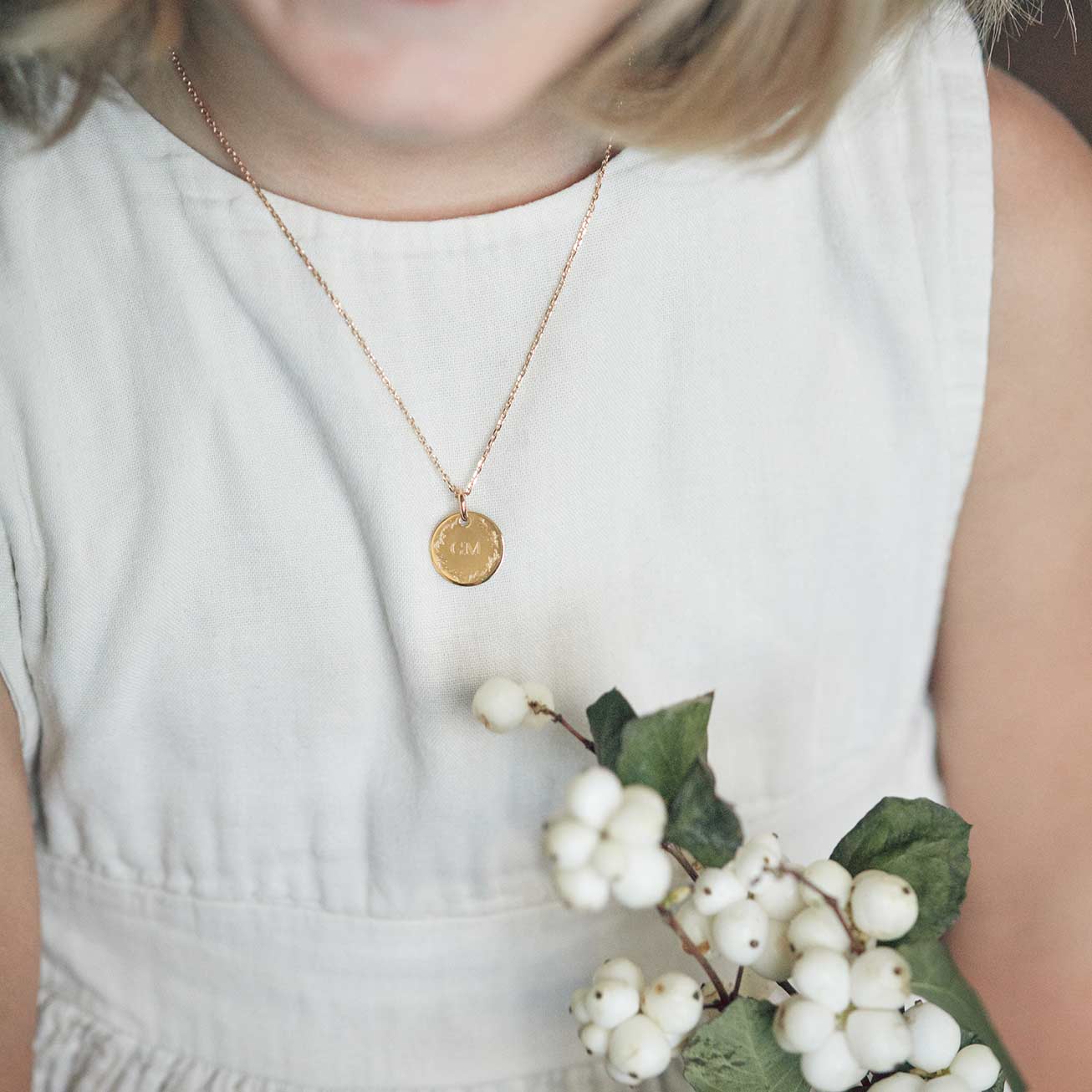 Médaille bapteme personnalisée couronne feuille in