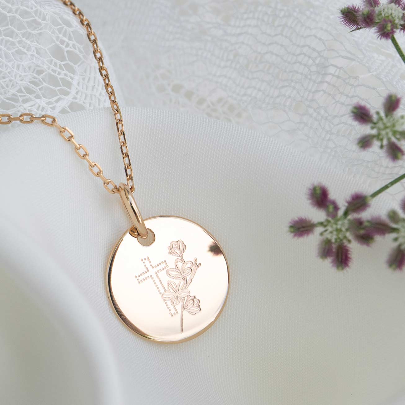 Médaille bapteme croix branche fleurie