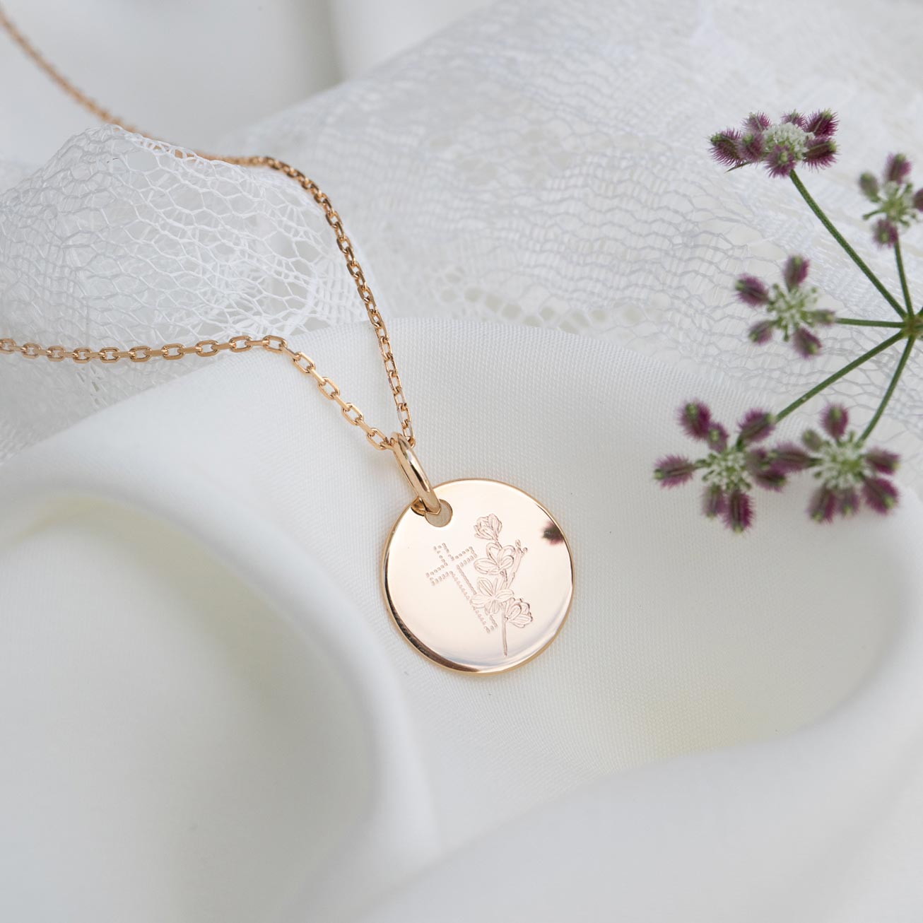 Médaille bapteme croix branche fleurie
