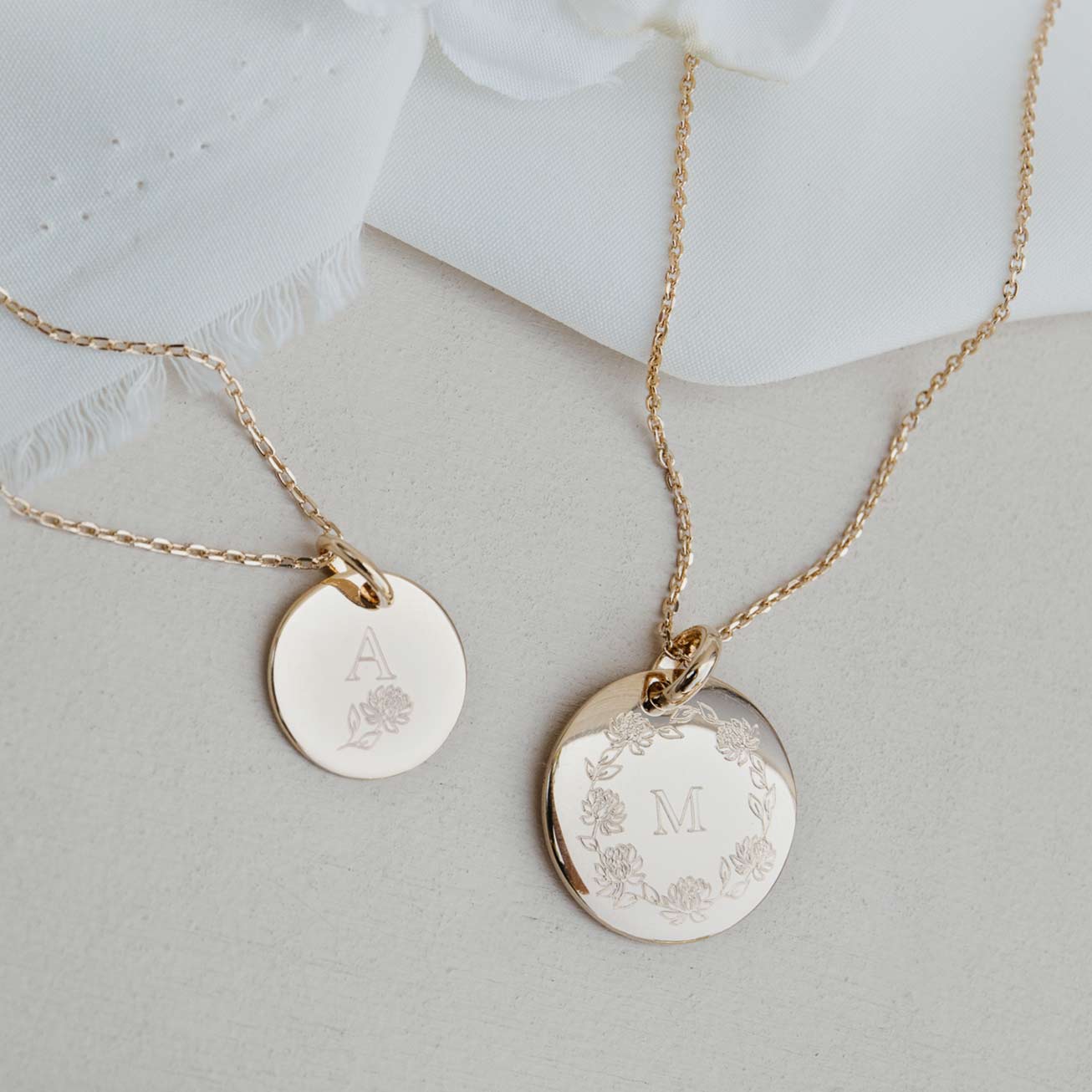Bijoux personnalisés matchy matchy initiale fleuri