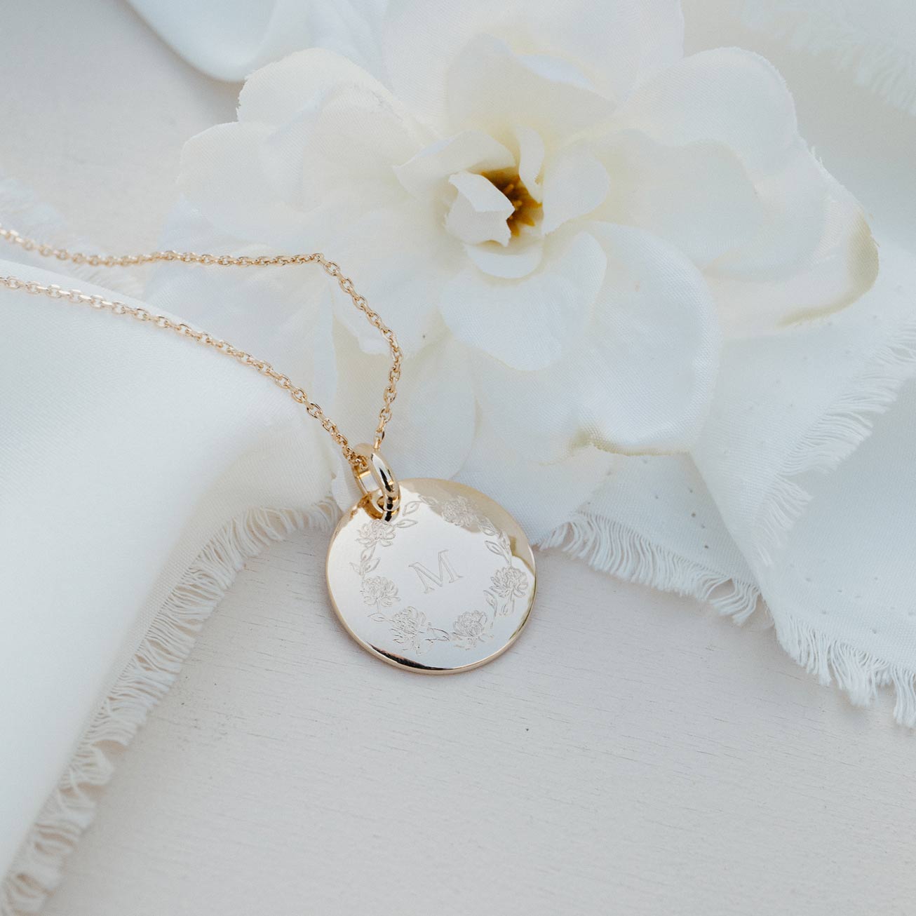 Bijoux personnalisés matchy matchy initiale fleuri