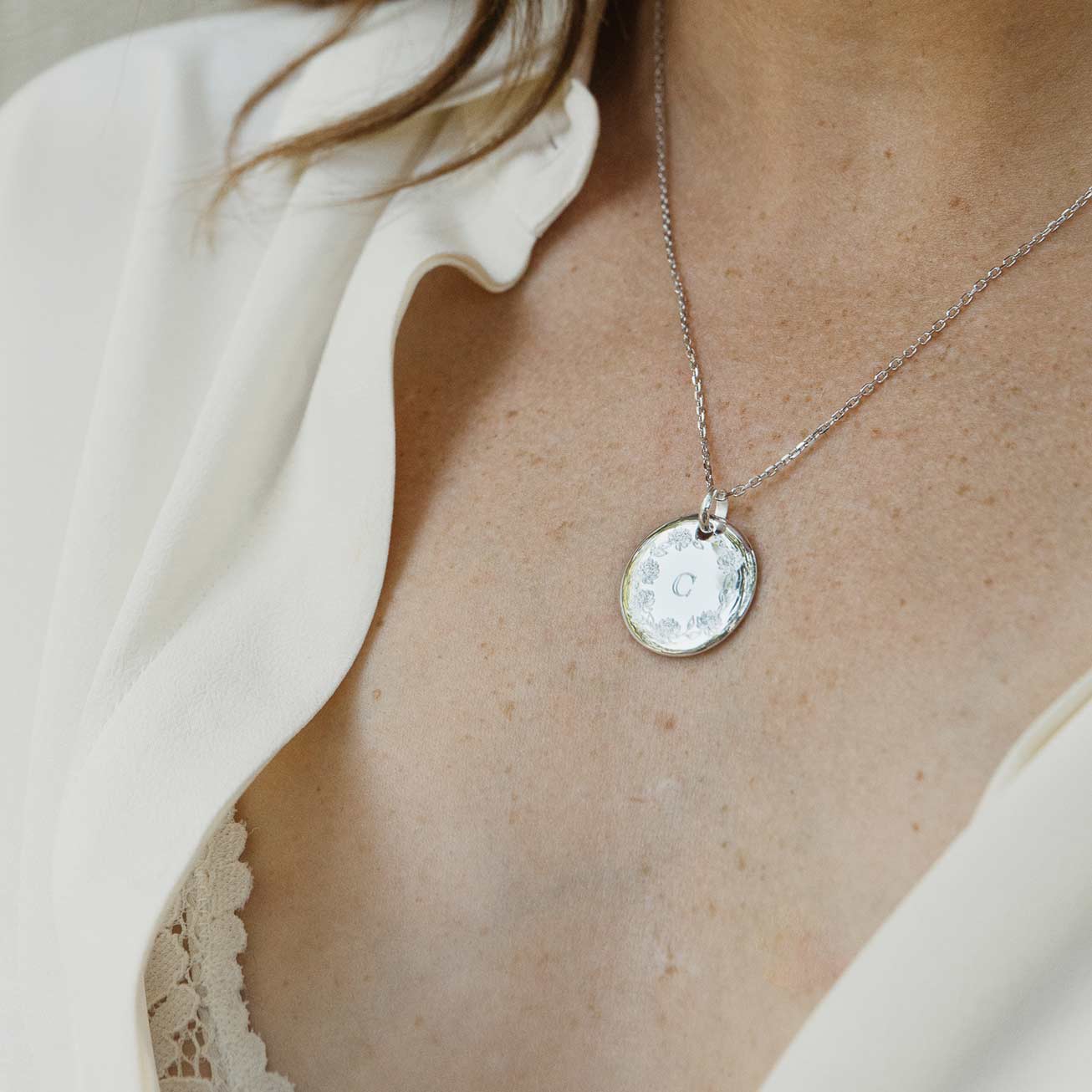 Collier bombé couronne initiale argent 925