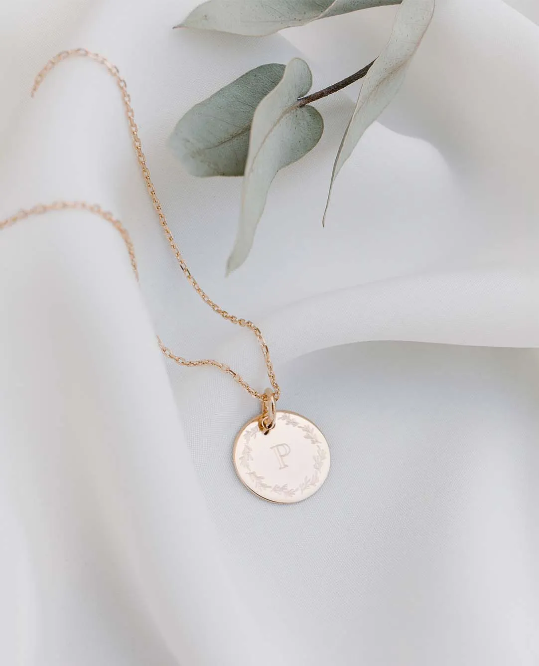 Collier enfant personnalisée couronne feuille initiale