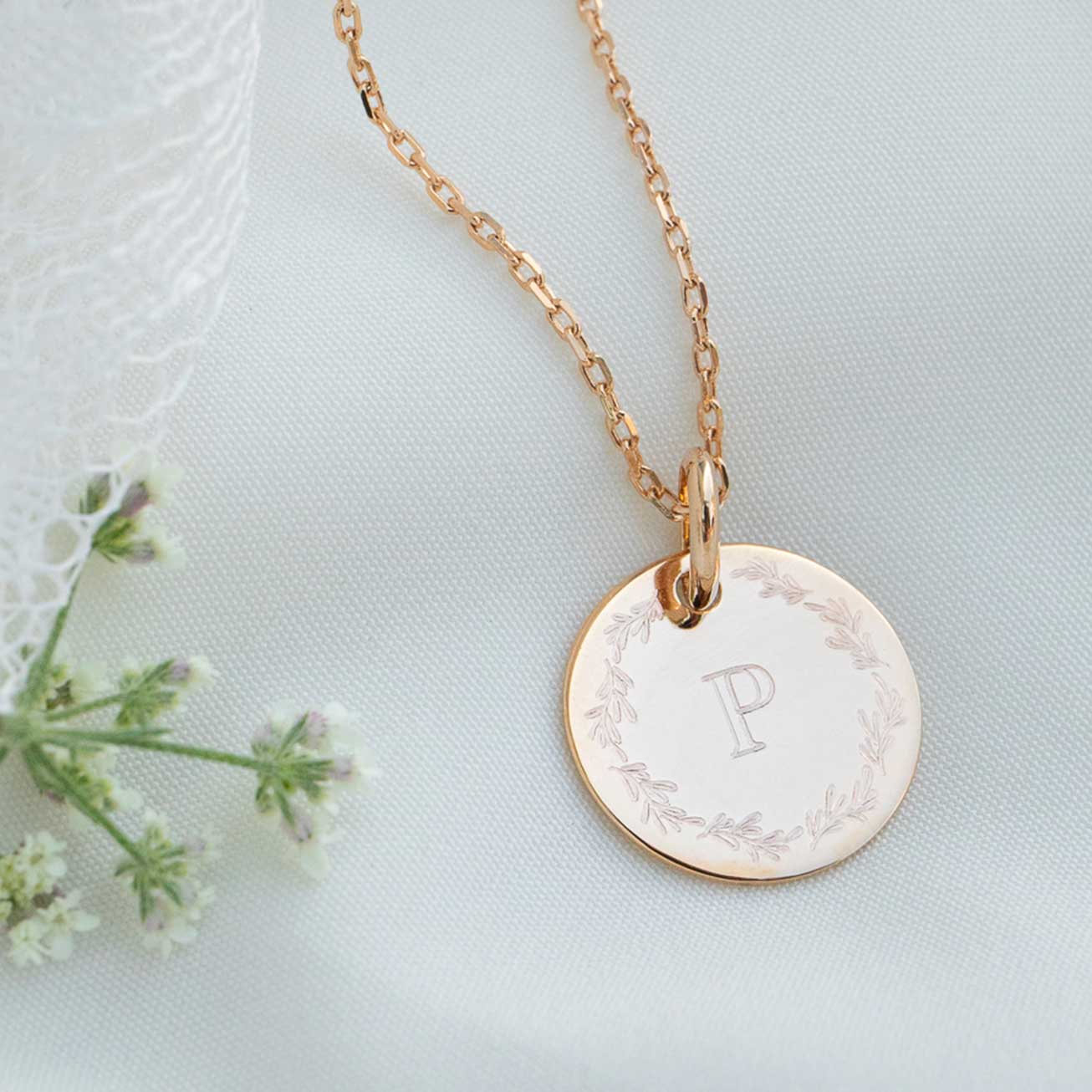 Collier enfant personnalisée couronne feuille init
