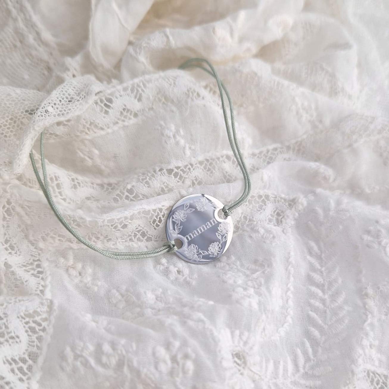 Bracelet personnalisé Maman couronne de fleurs