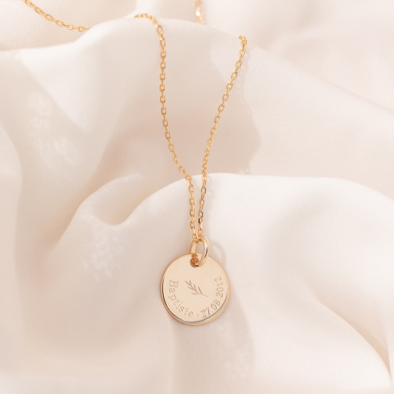 Médaille baptême prénom date et sa feuille