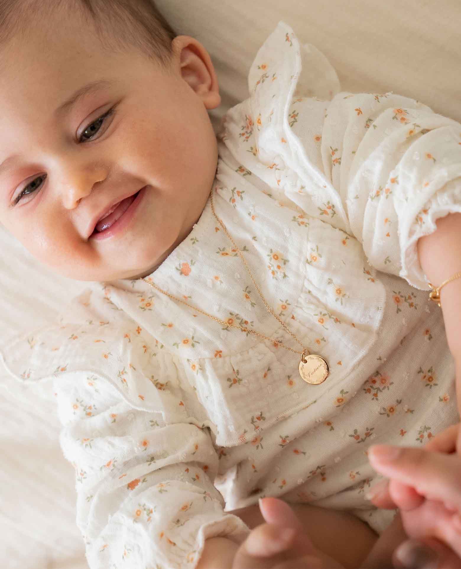 Collier baptême personnalisé couronne de feuilles