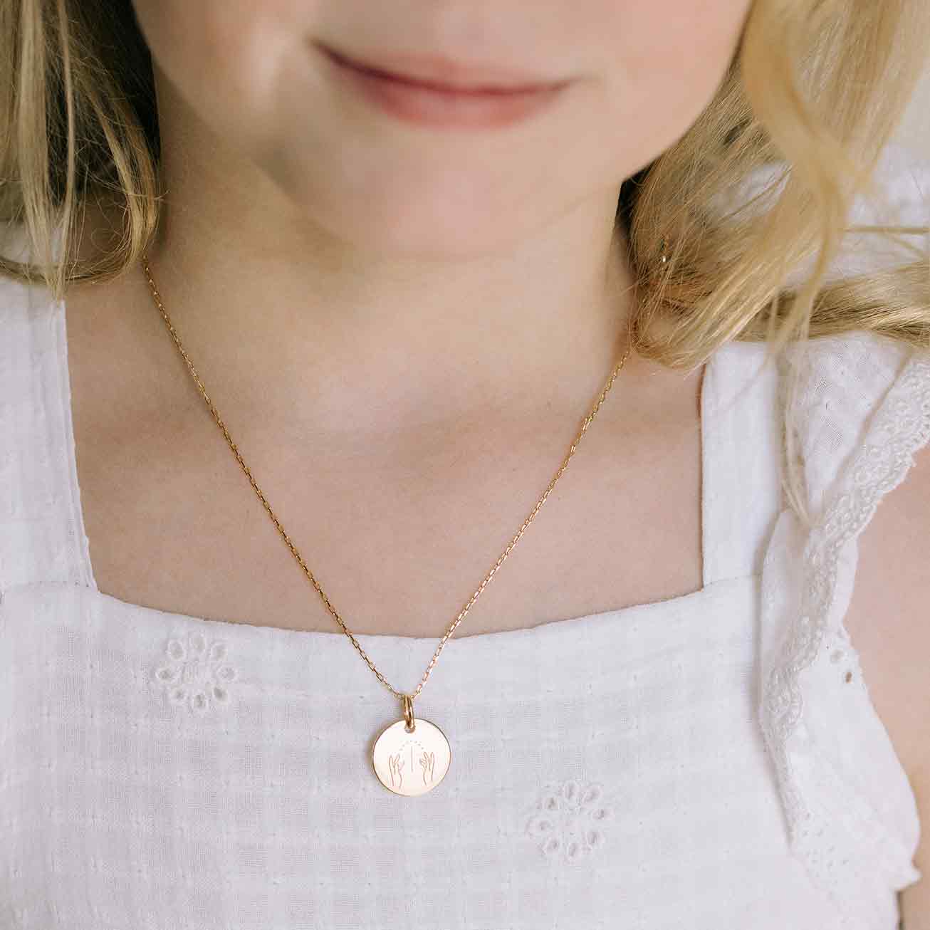 Médaille de baptême <i>Mains étoilées</i>