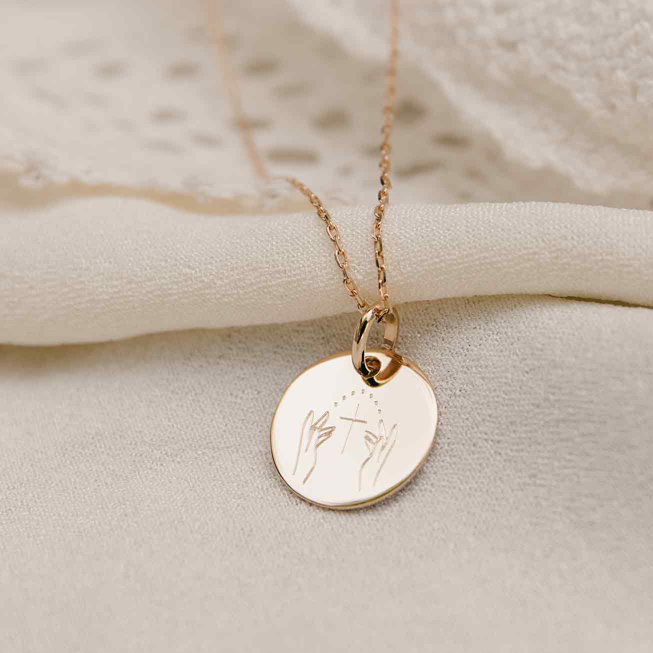 Médaille de baptême <i>Mains étoilées</i>