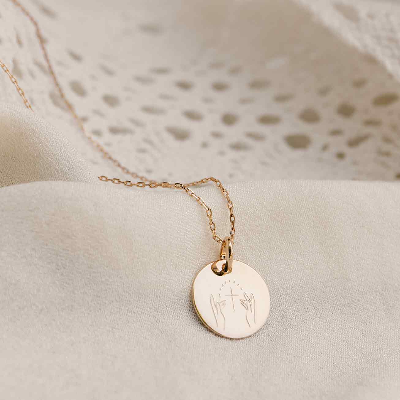 Médaille de baptême <i>Mains étoilées</i>