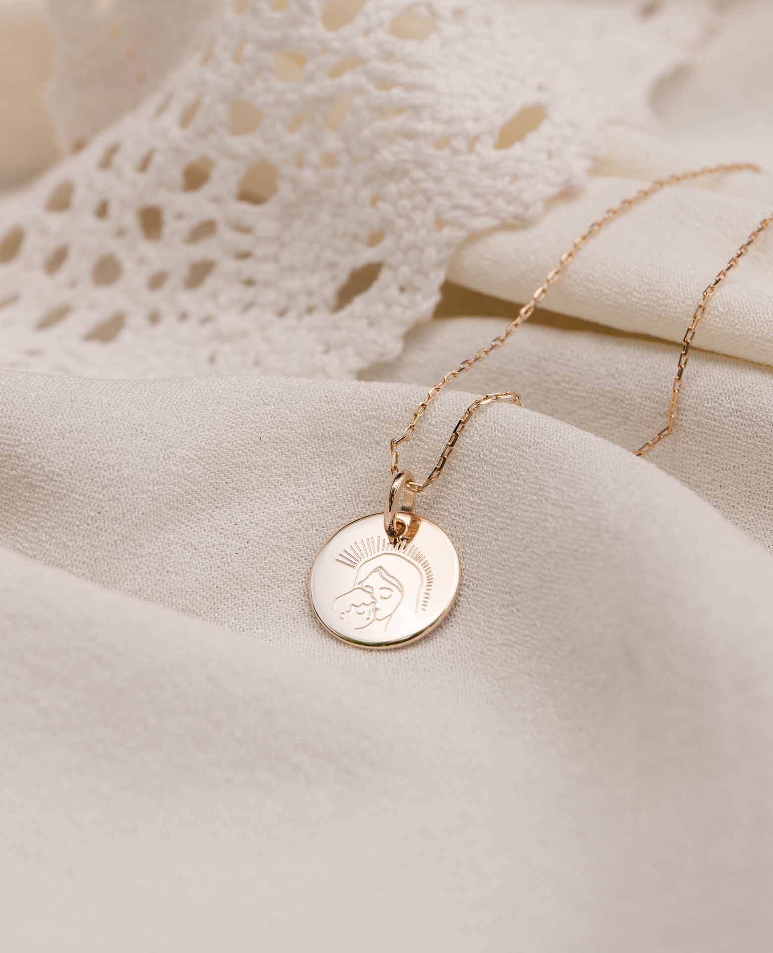 Médaille de baptême <i>Vierge à l'enfant</i>