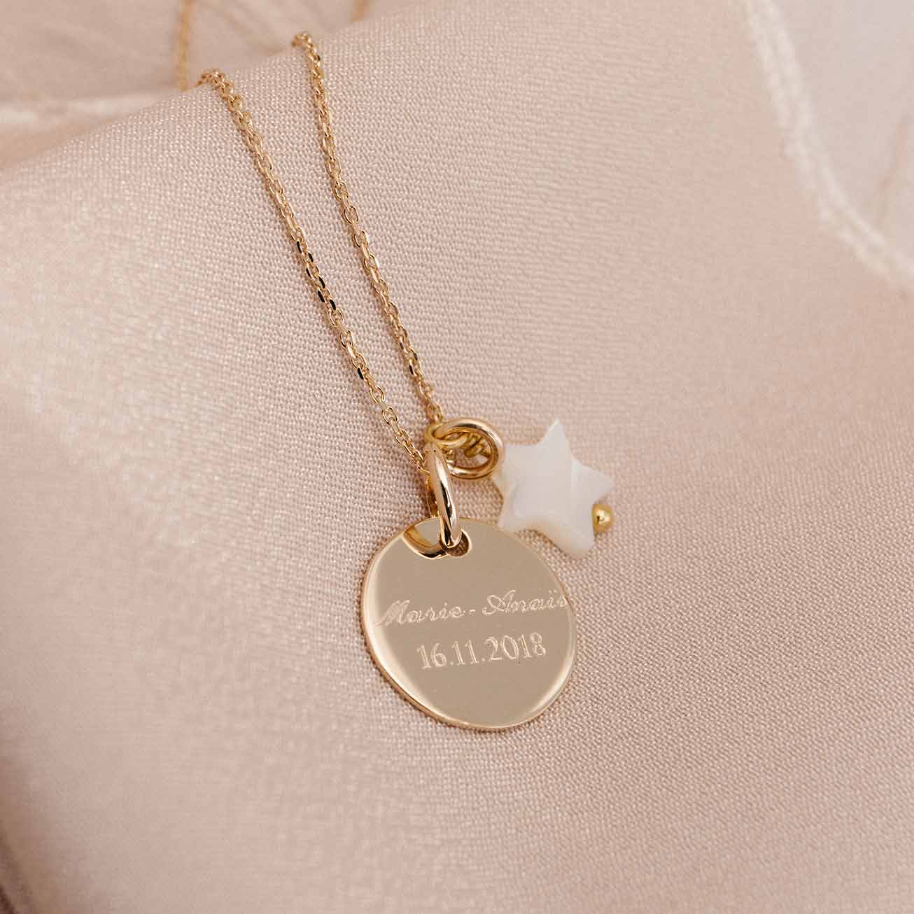 Collier prénom + date + etoile nacre