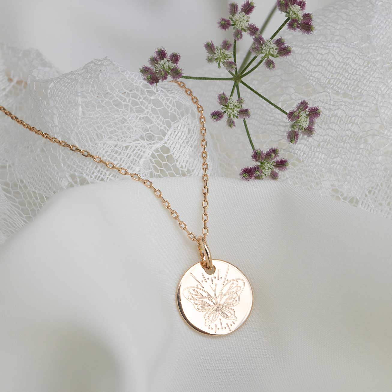 Médaille enfant papillon
